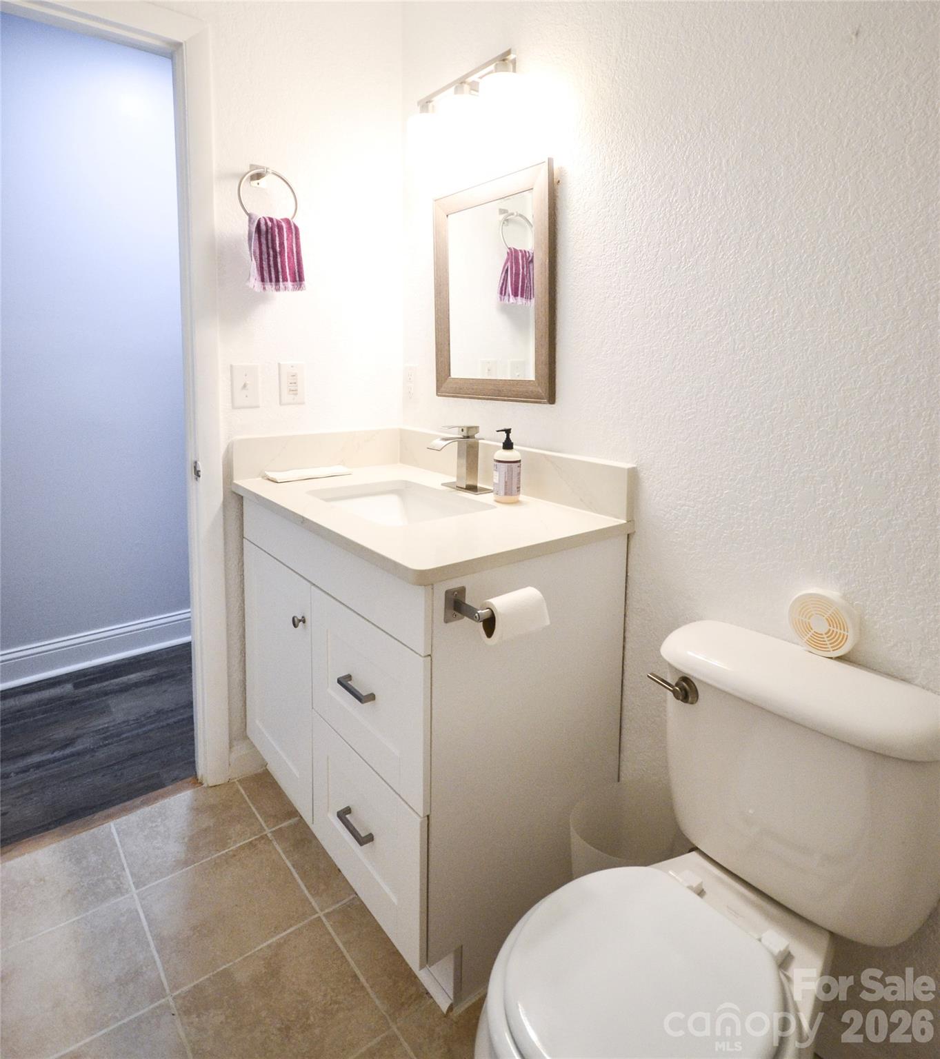 Single Family Residence at 6 Mountain Oaks Drive, Fletcher, photo 23 of 42