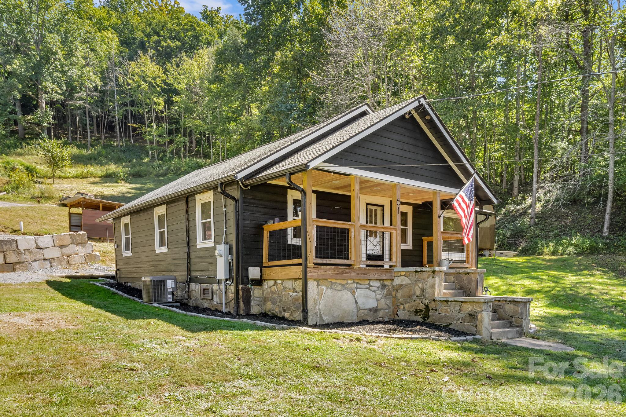 Single Family Residence at 61 Martins Creek Road, Barnardsville, photo 2 of 33