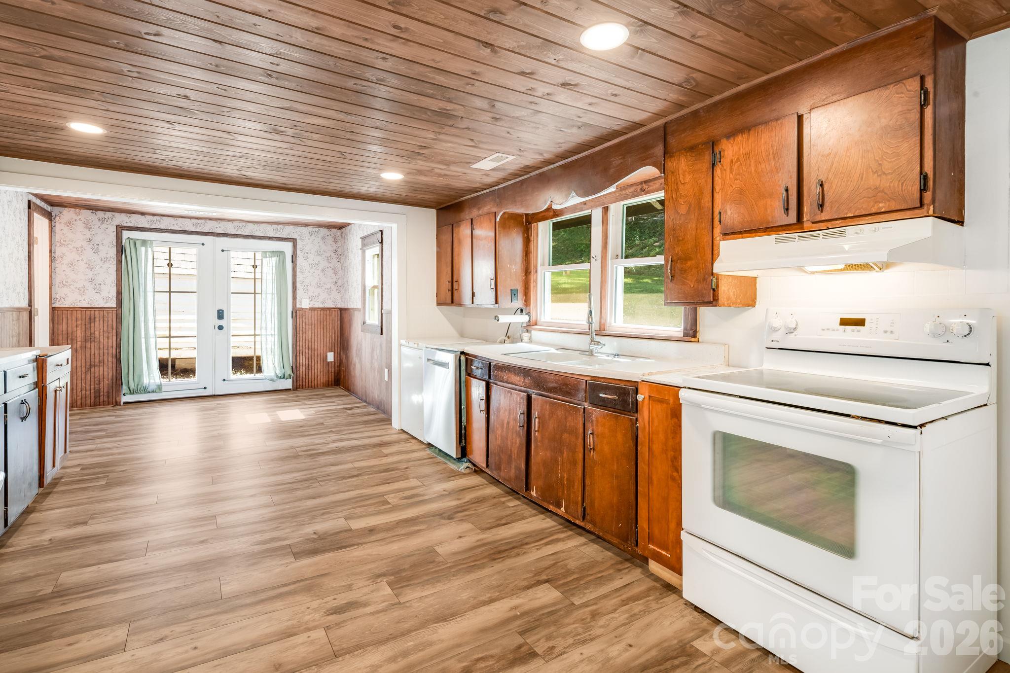 Single Family Residence at 61 Martins Creek Road, Barnardsville, photo 9 of 33