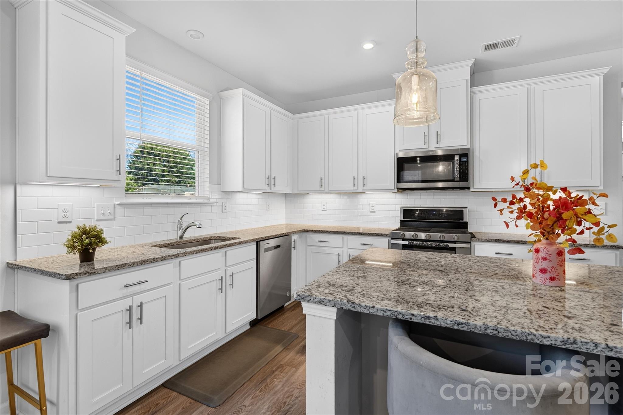 Single Family Residence at 5002 Kinsbridge Drive, Mint Hill, photo 9 of 34