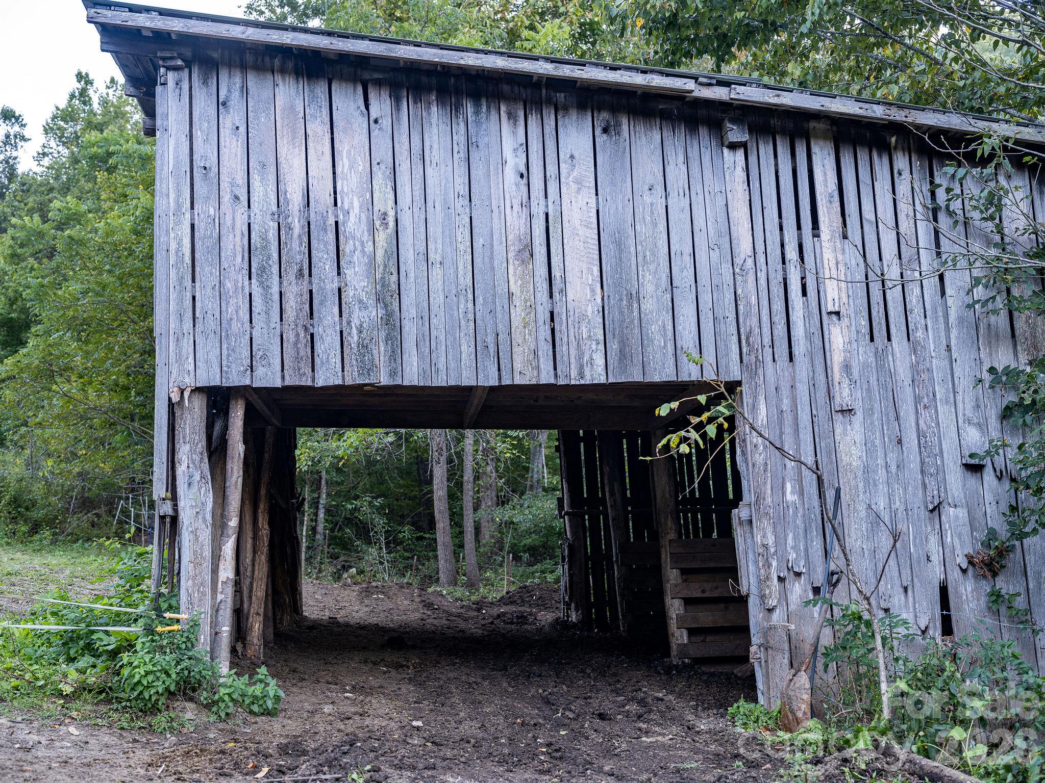 Tobacco barn. - 1102 Price Town Road, Clyde