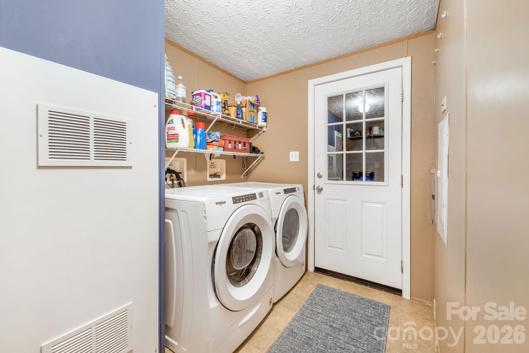Laundry room. - 1102 Price Town Road, Clyde