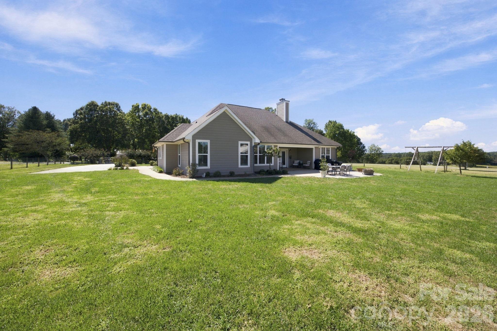 Single Family Residence at 2870 Bradshaw Road, Mooresville, photo 12 of 45