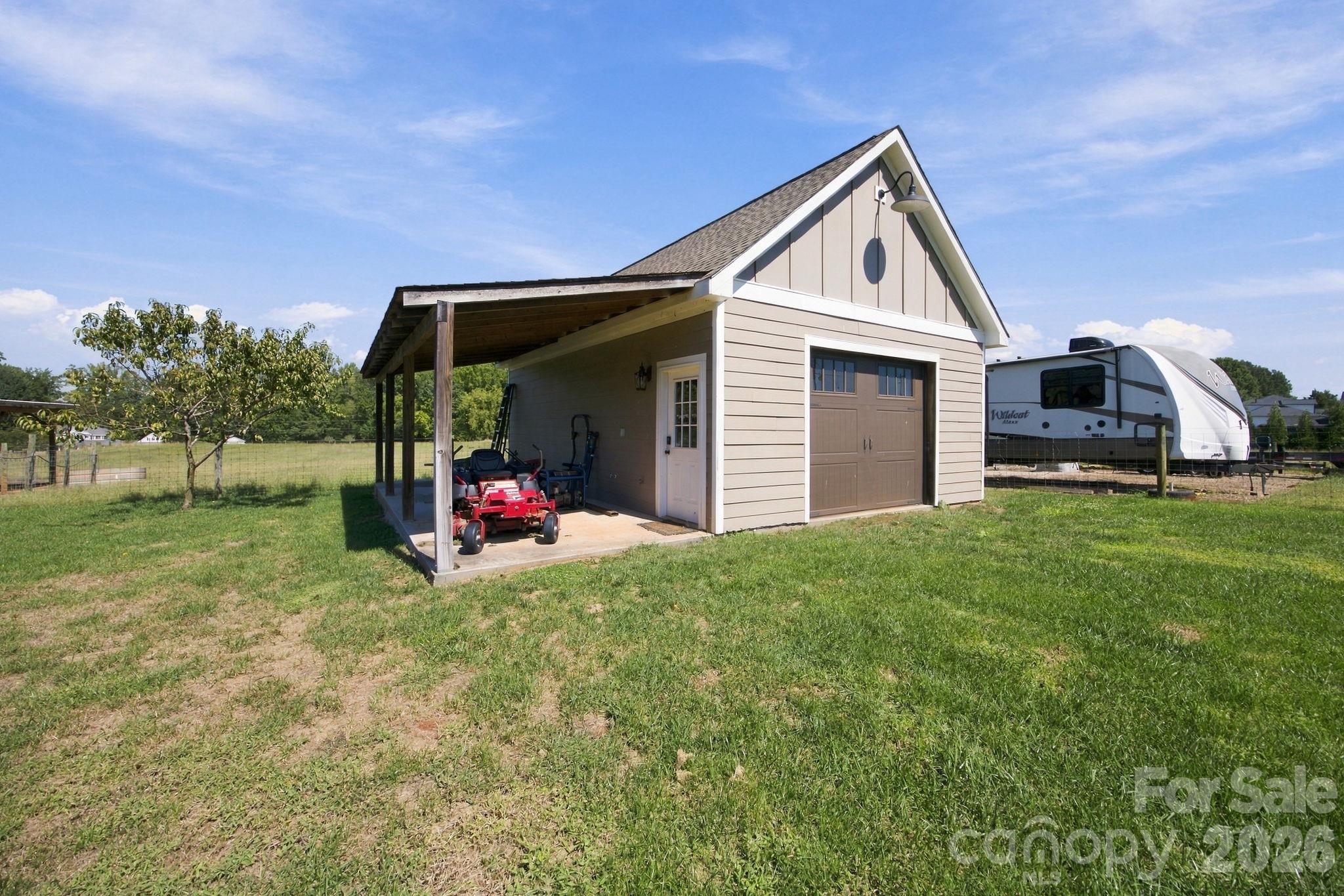 Single Family Residence at 2870 Bradshaw Road, Mooresville, photo 13 of 45
