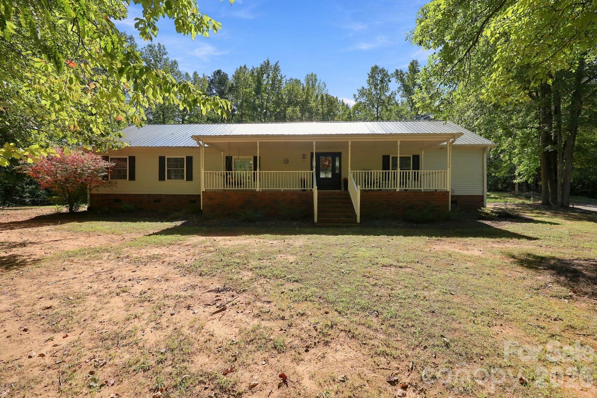 Single Family Residence at 499 Sandy Creek Lane, Lexington, photo 2 of 45