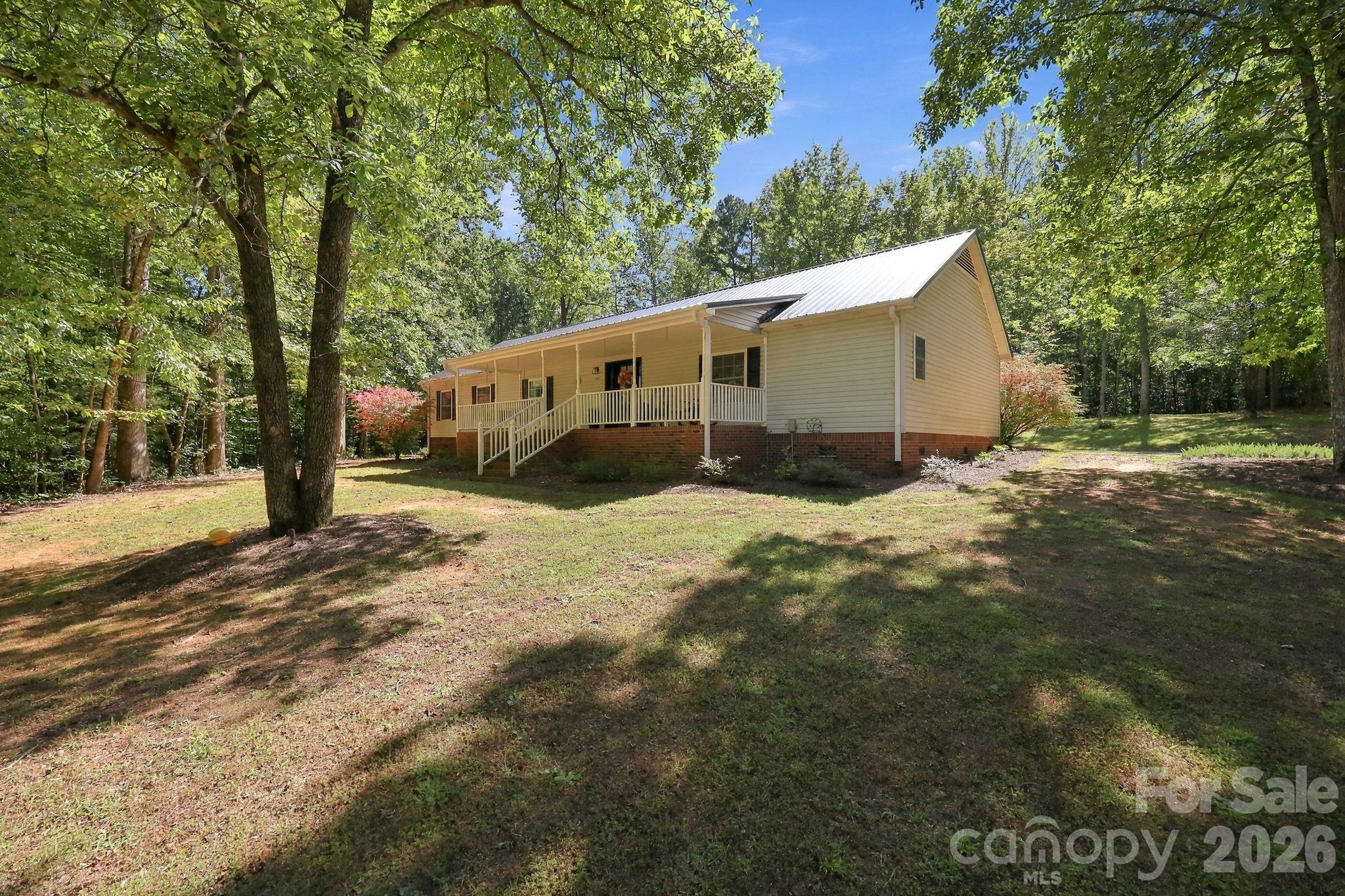 Single Family Residence at 499 Sandy Creek Lane, Lexington, photo 3 of 45