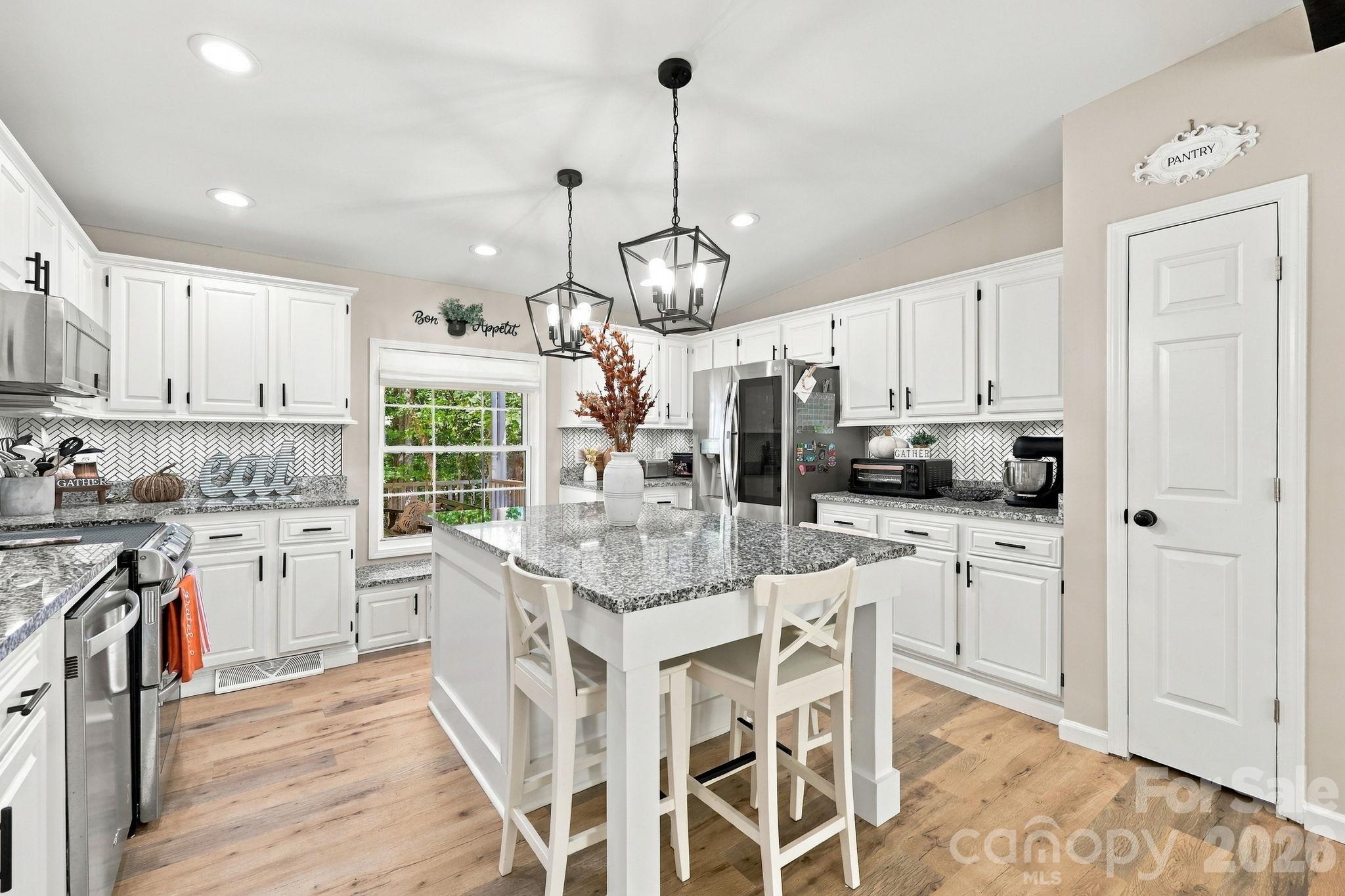 Single Family Residence at 499 Sandy Creek Lane, Lexington, photo 6 of 45