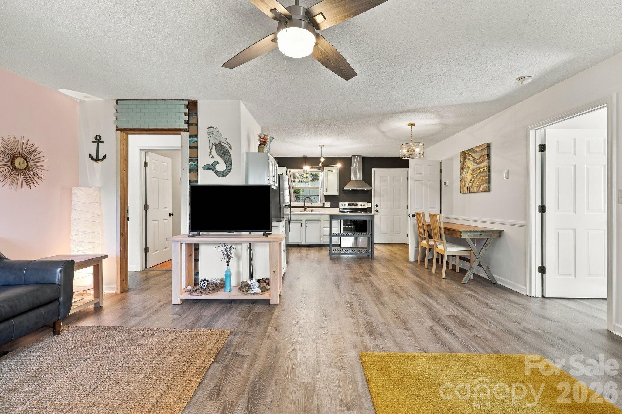 Single Family Residence at 10 Foggy Hollow Trail, Asheville, photo 5 of 39