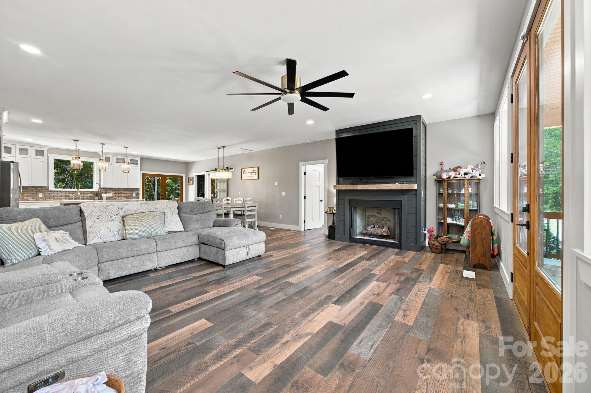 Living room with gas log fireplace - 1020 Rock Pond Lane, Salisbury