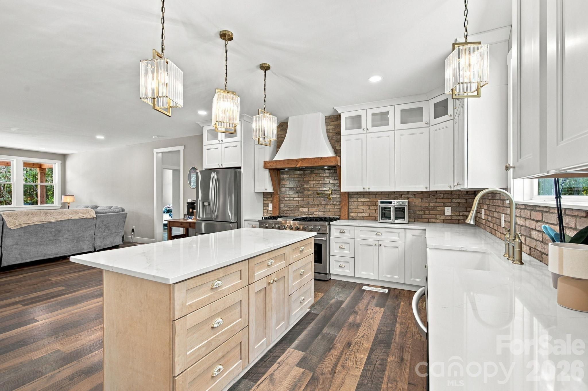 Large kitchen island - 1020 Rock Pond Lane, Salisbury