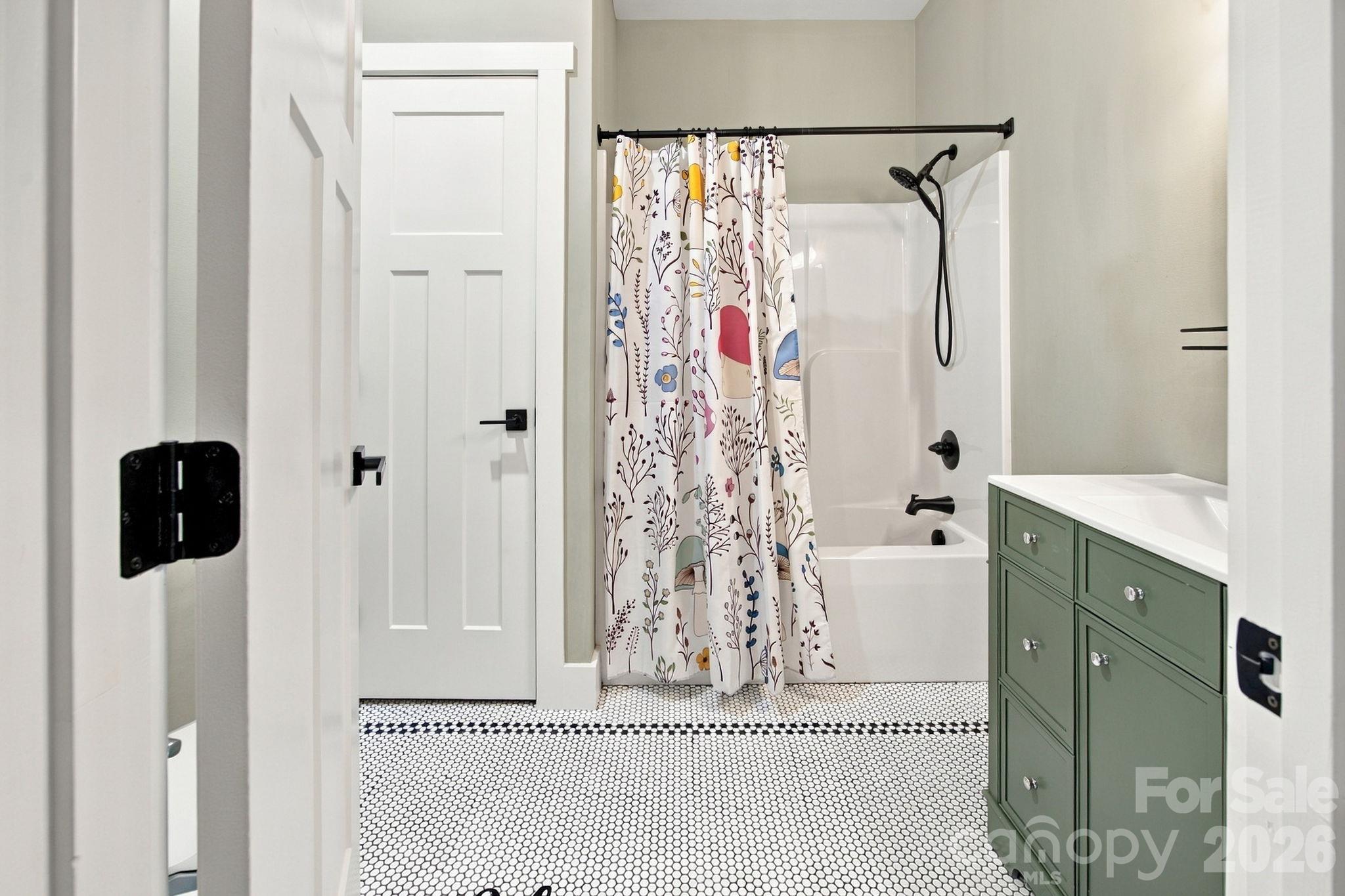 Hall bathroom - 1020 Rock Pond Lane, Salisbury