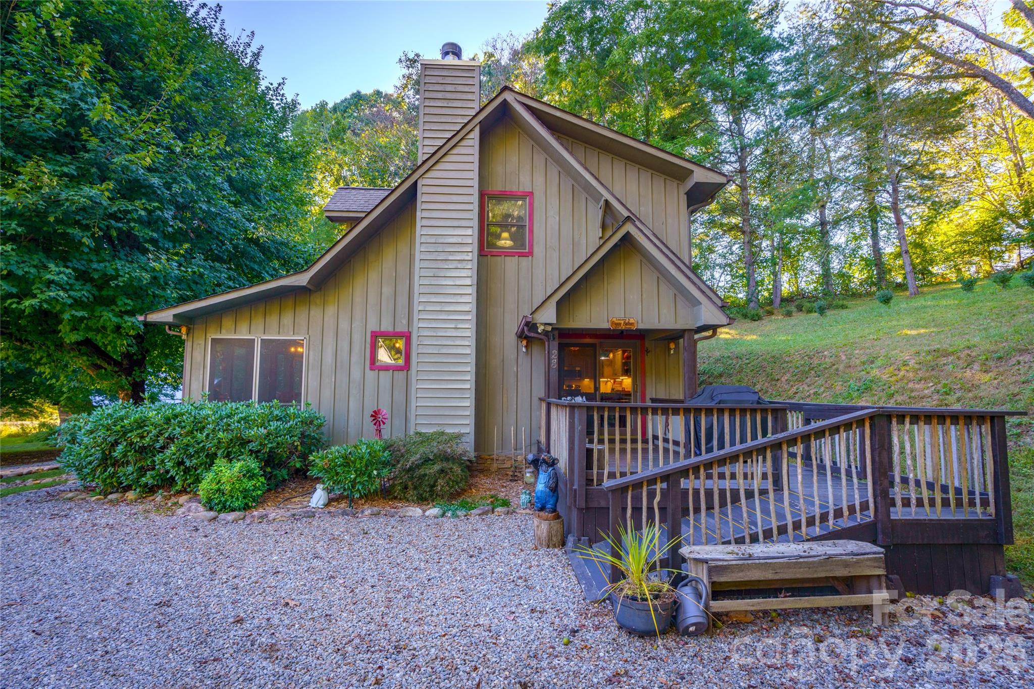 Great parking and garden areas. - 28 Froggy Bottom Trail, Canton