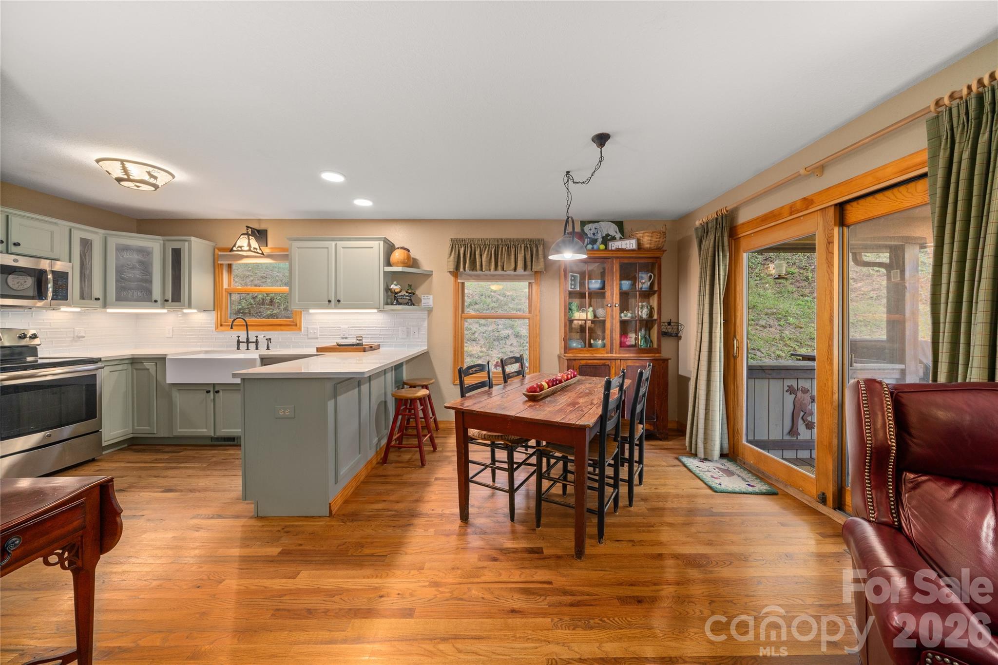 Single Family Residence at 28 Froggy Bottom Trail, Canton, photo 17 of 48