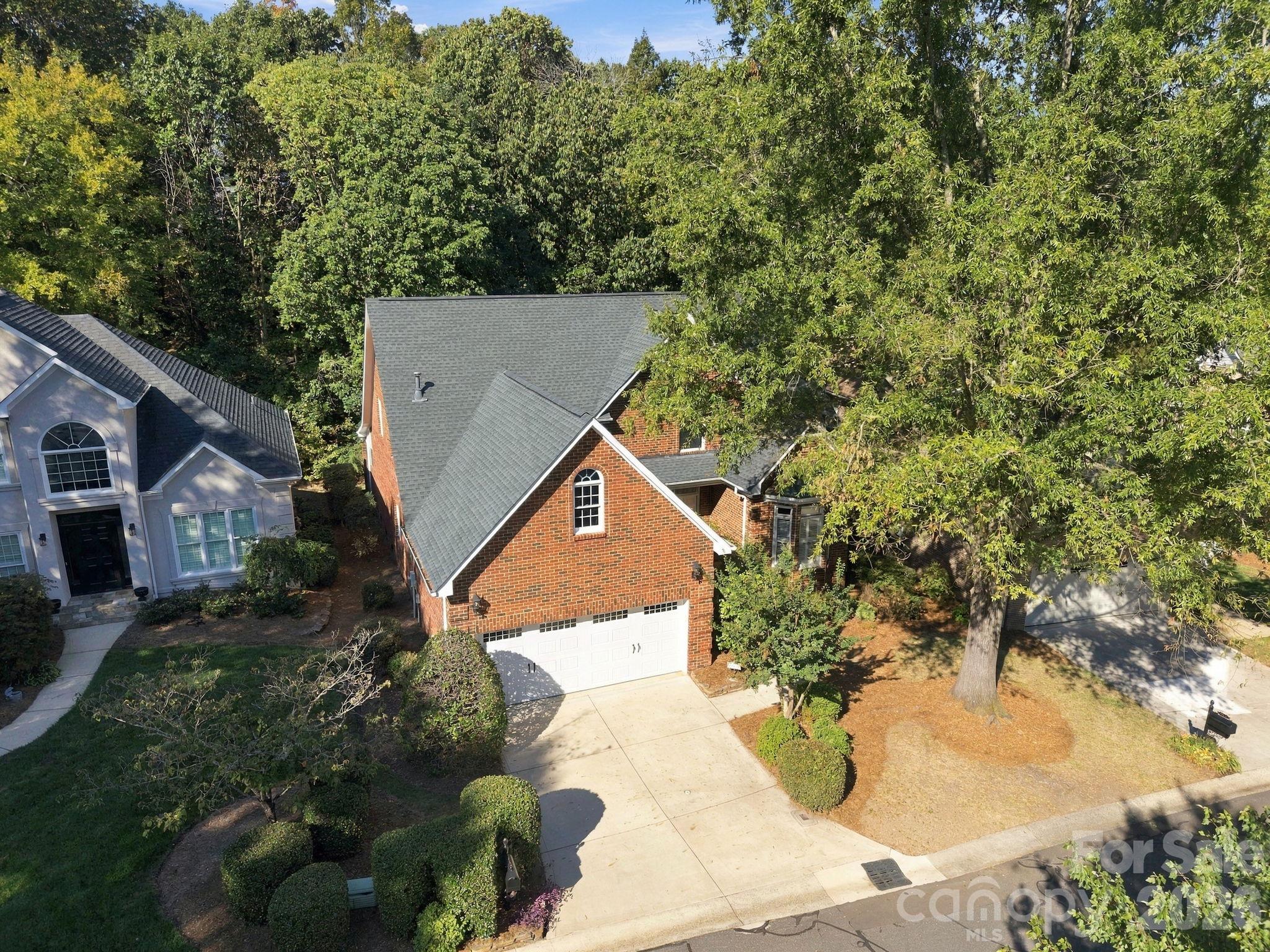 Single Family Residence at 10417 Newberry Park Lane, Charlotte, photo 2 of 48