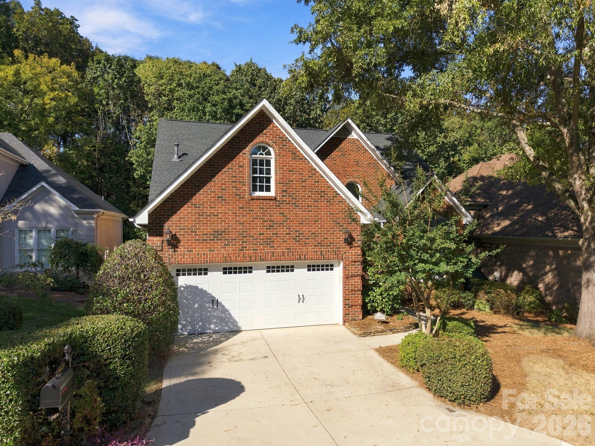 Single Family Residence at 10417 Newberry Park Lane, Charlotte, photo 4 of 48