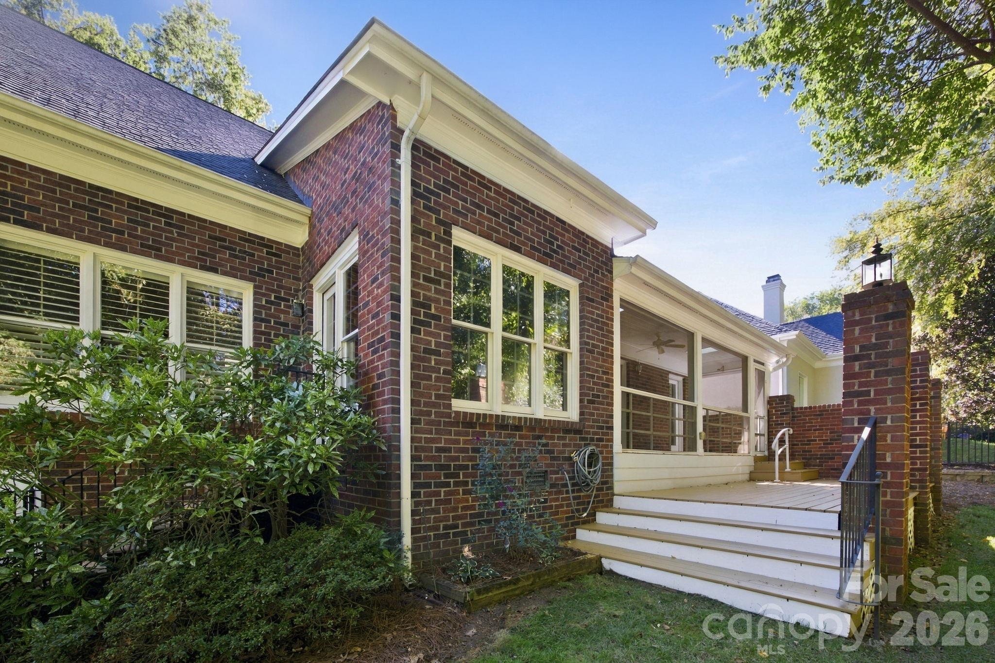 Single Family Residence at 10417 Newberry Park Lane, Charlotte, photo 8 of 48