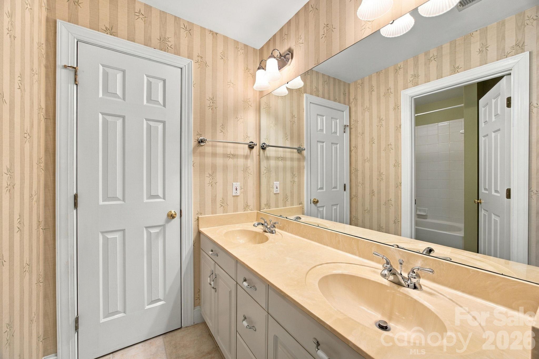Full Bath Upstairs with double sinks - 10417 Newberry Park Lane, Charlotte
