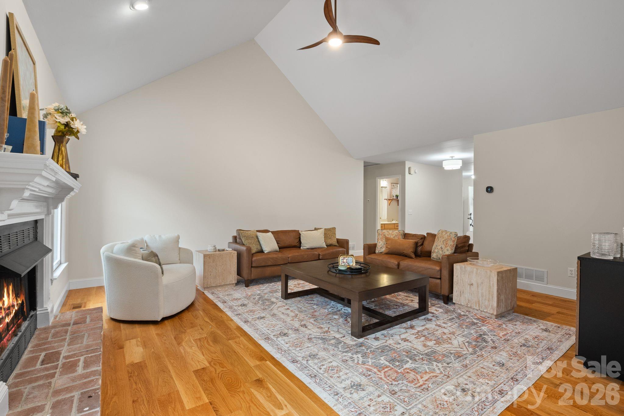 Vaulted living room, gas fireplace, white oak hardwood floors - 113 Laura Trace, Hendersonville