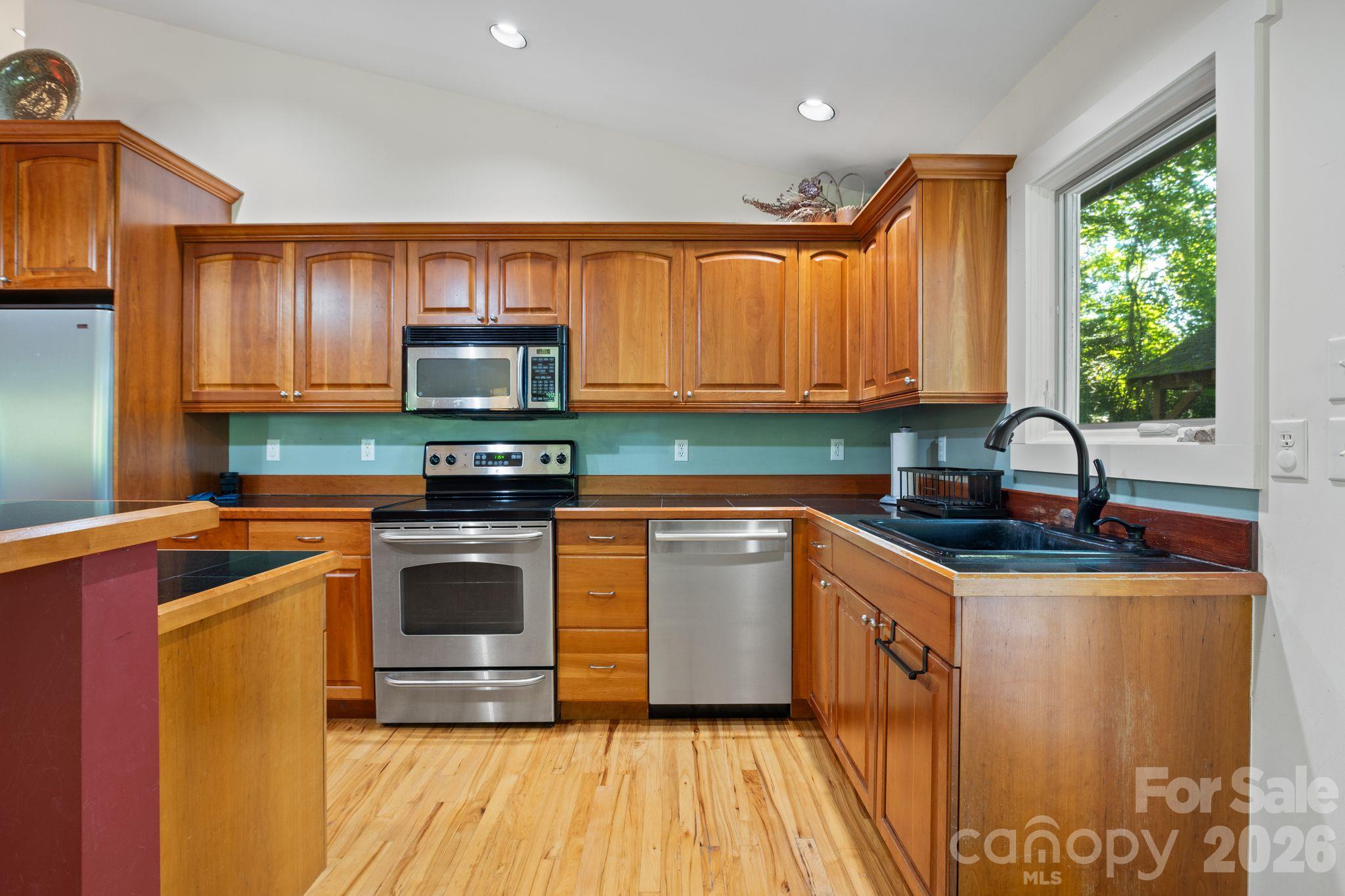 Single Family Residence at 179 Woodlyn Etch Drive, Hendersonville, photo 12 of 27
