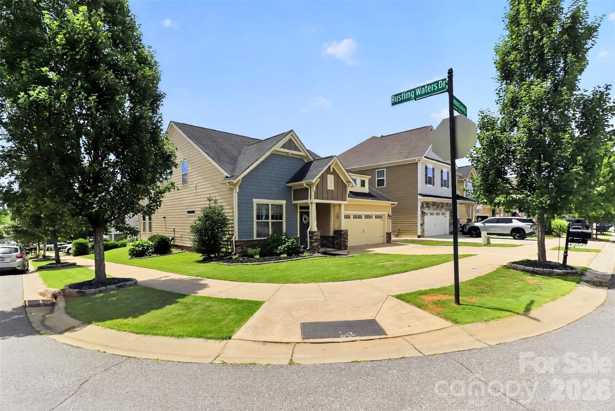 Single Family Residence at 128 Creekside Crossing Lane, Mooresville, photo 2 of 45