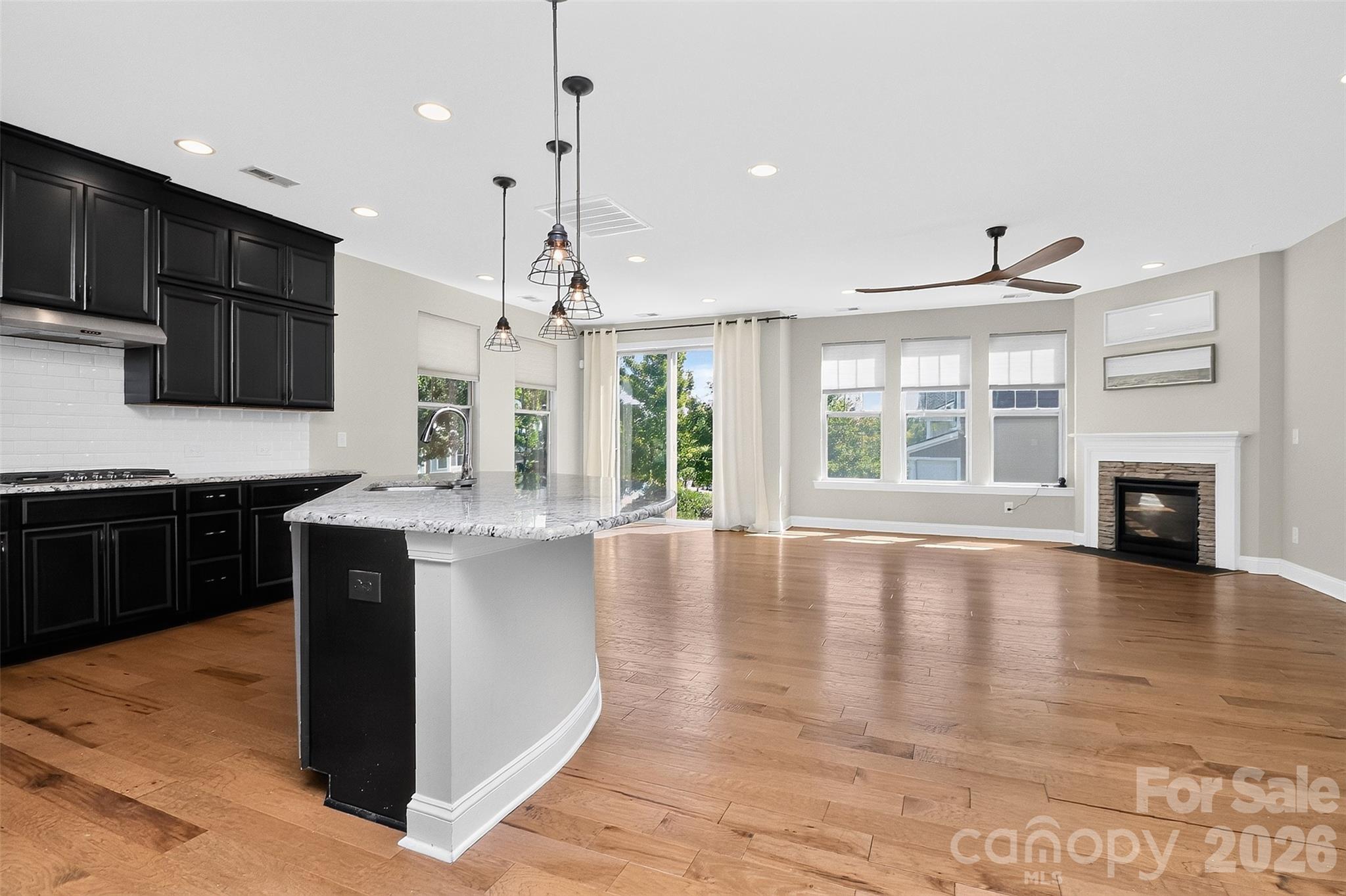Single Family Residence at 128 Creekside Crossing Lane, Mooresville, photo 5 of 45