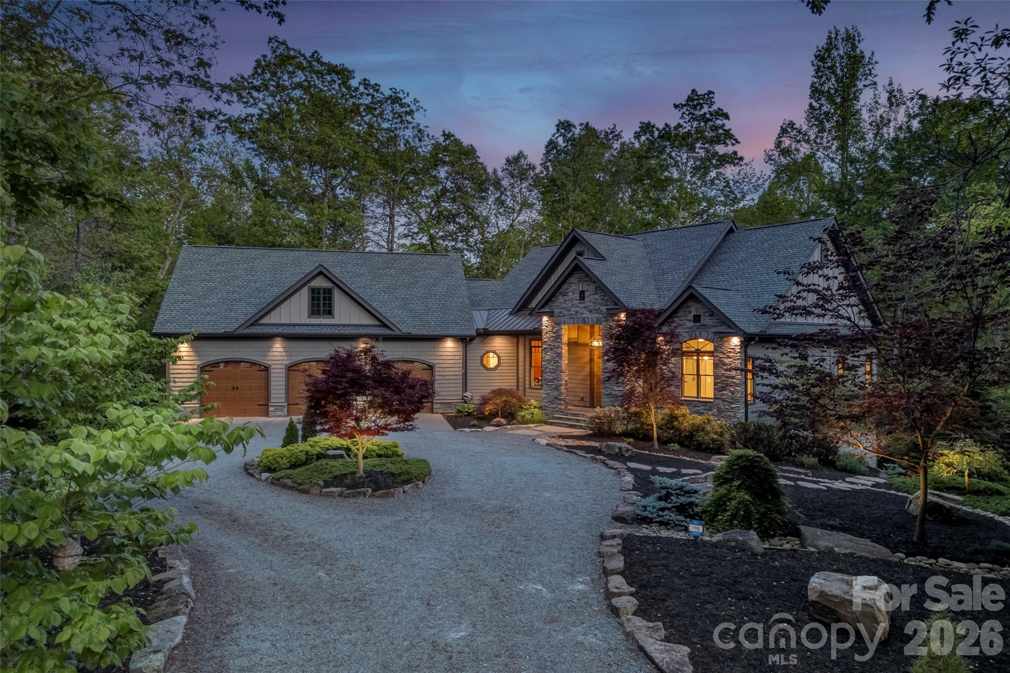 Wonderful flat drive with easy circular for in and out - 359 New Castle Road, Brevard