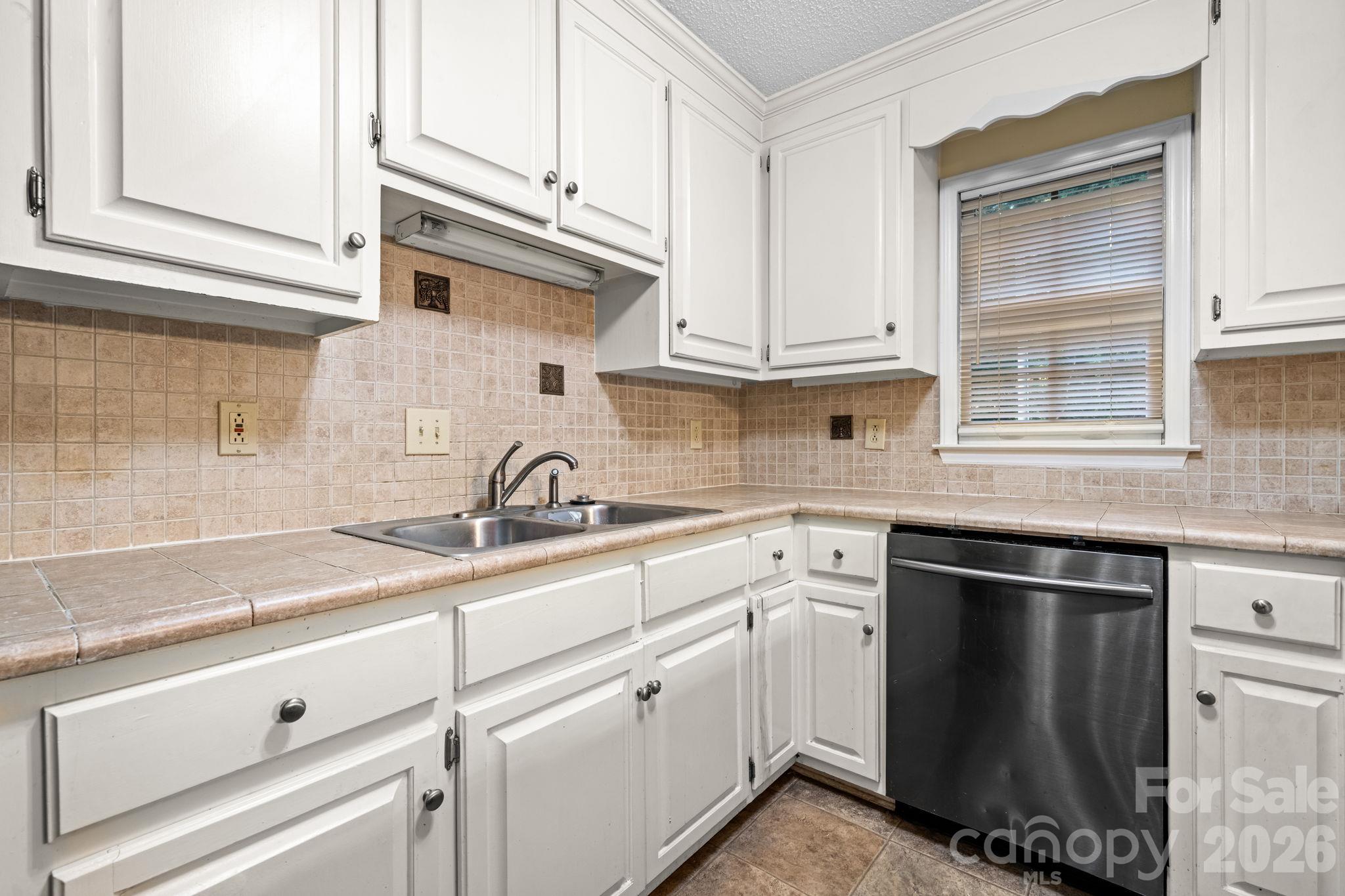 Townhouse at 2433 1st Street NW, Hickory, photo 2 of 28