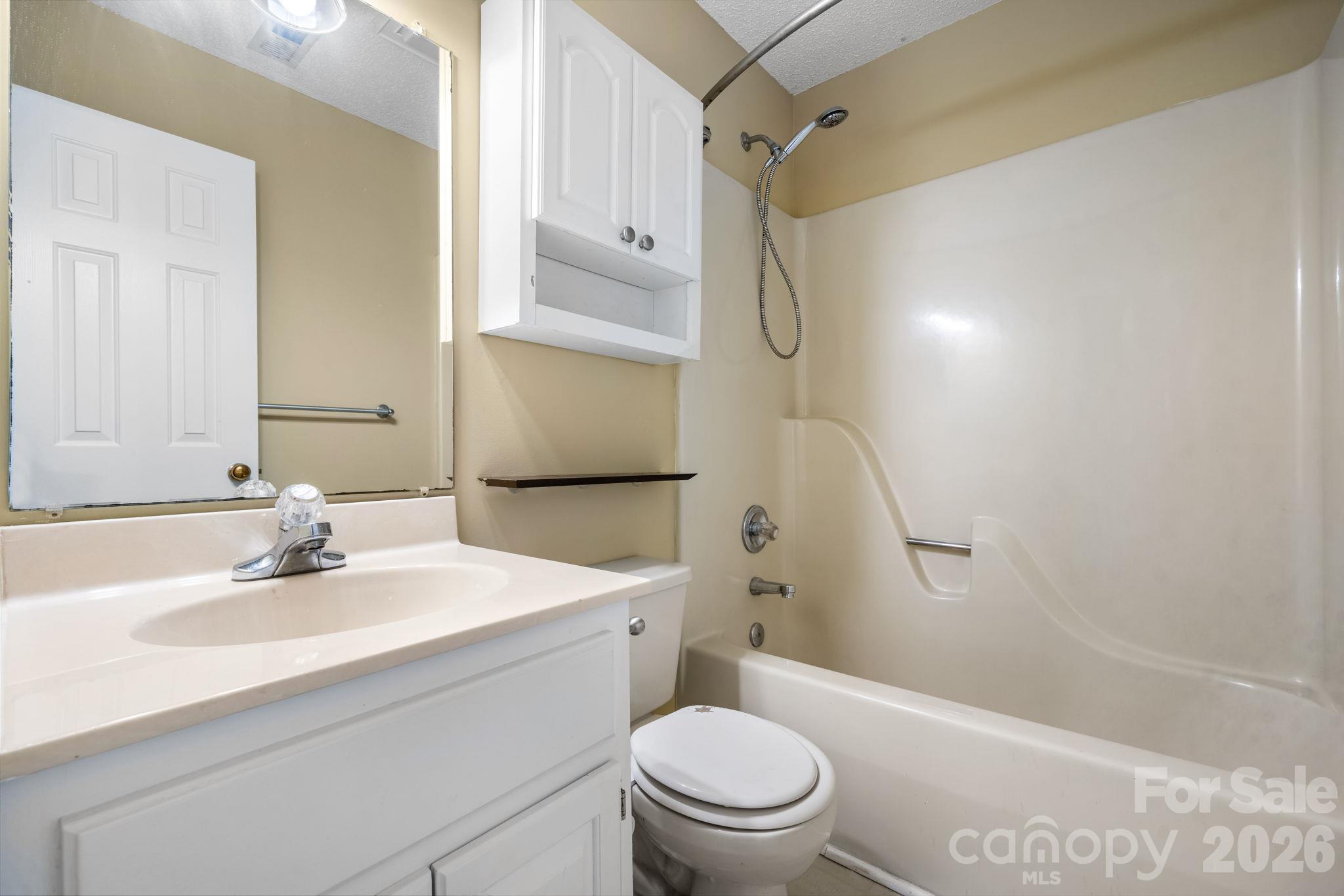 Townhouse at 2433 1st Street NW, Hickory, photo 15 of 28