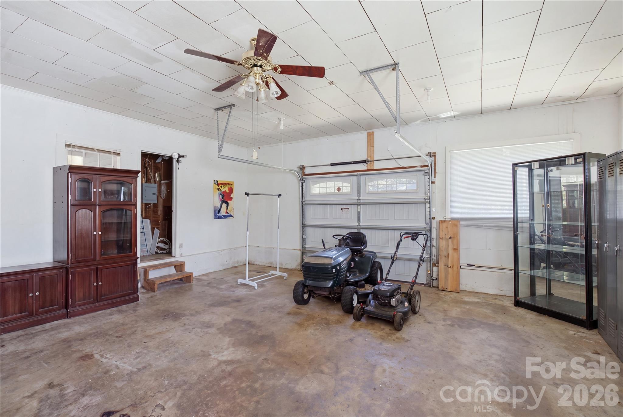 Detached garage - 217 23rd Street NW, Hickory