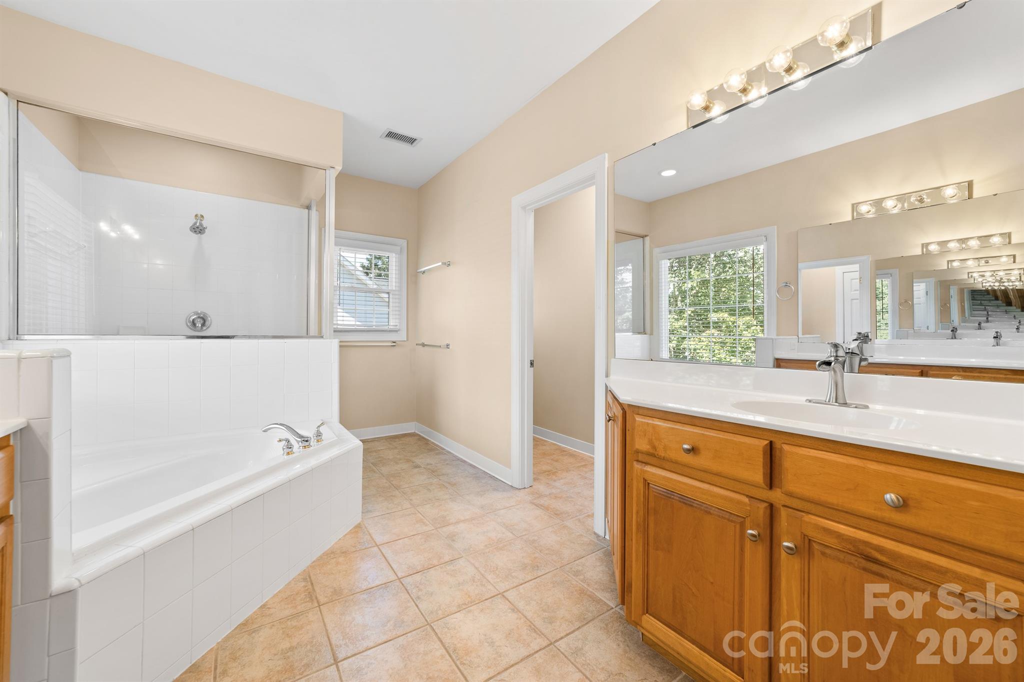Primary ensuite - 4014 Belle Meade Circle, Belmont