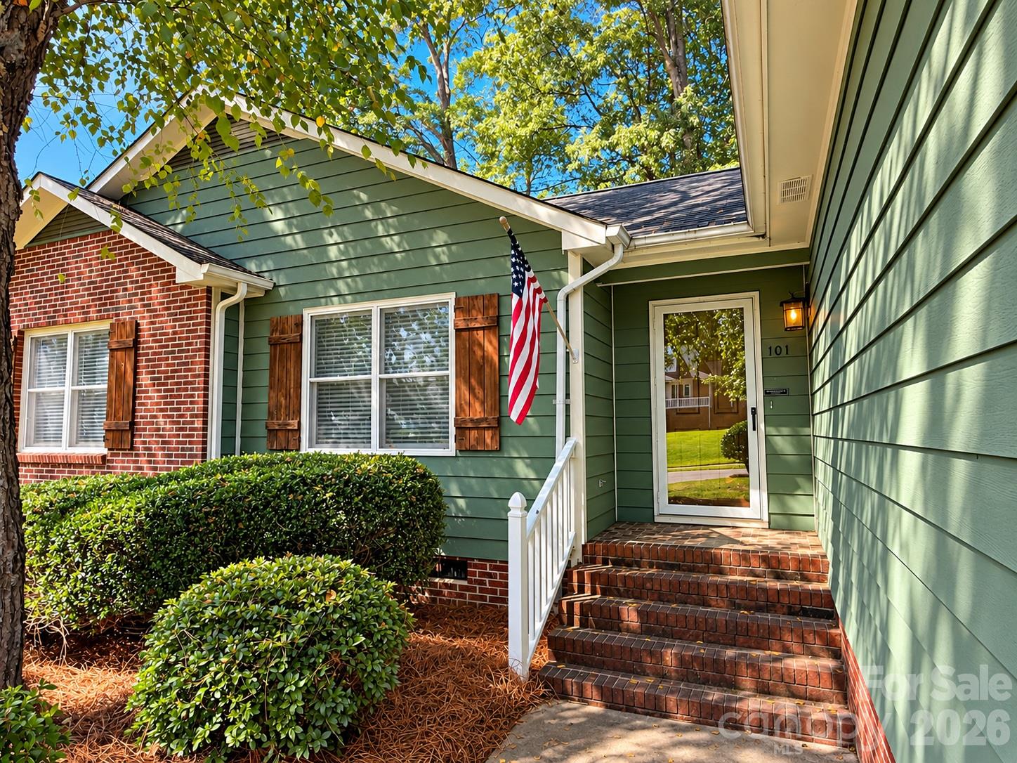Single Family Residence at 101 Antelope Drive, Mount Holly, photo 2 of 31