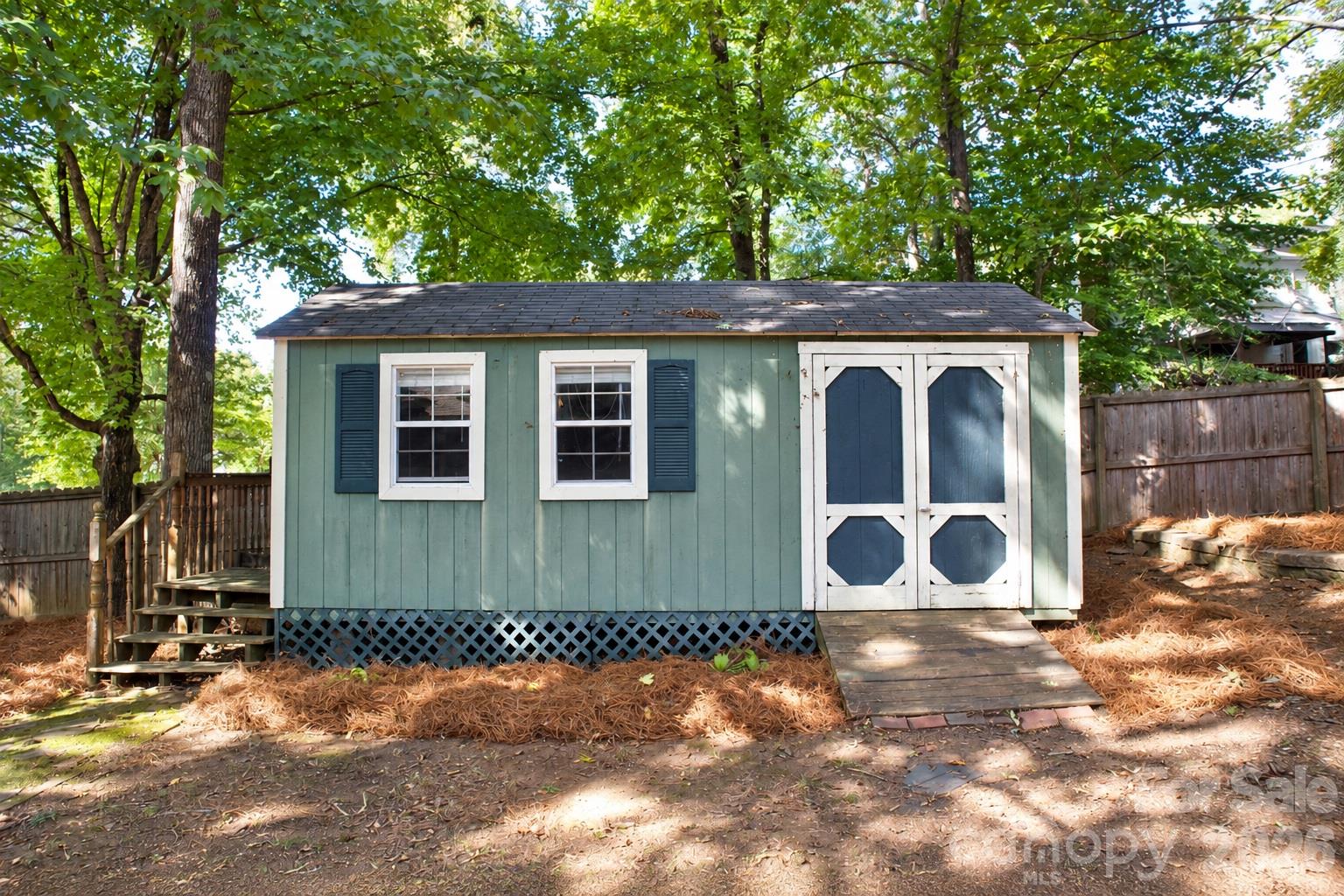 Single Family Residence at 101 Antelope Drive, Mount Holly, photo 8 of 31
