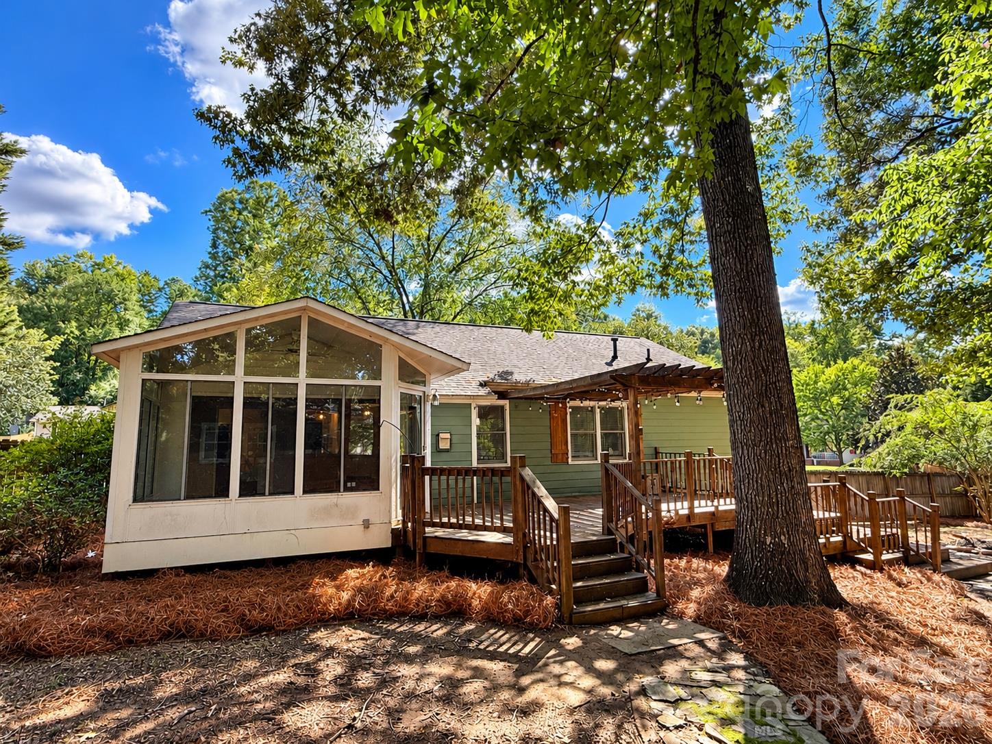 Single Family Residence at 101 Antelope Drive, Mount Holly, photo 9 of 31