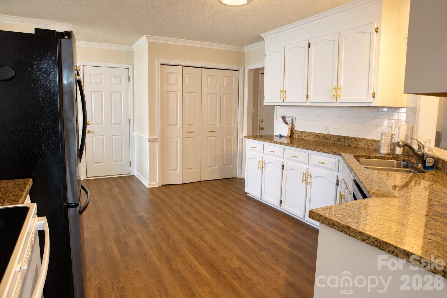 Single Family Residence at 101 Antelope Drive, Mount Holly, photo 14 of 31