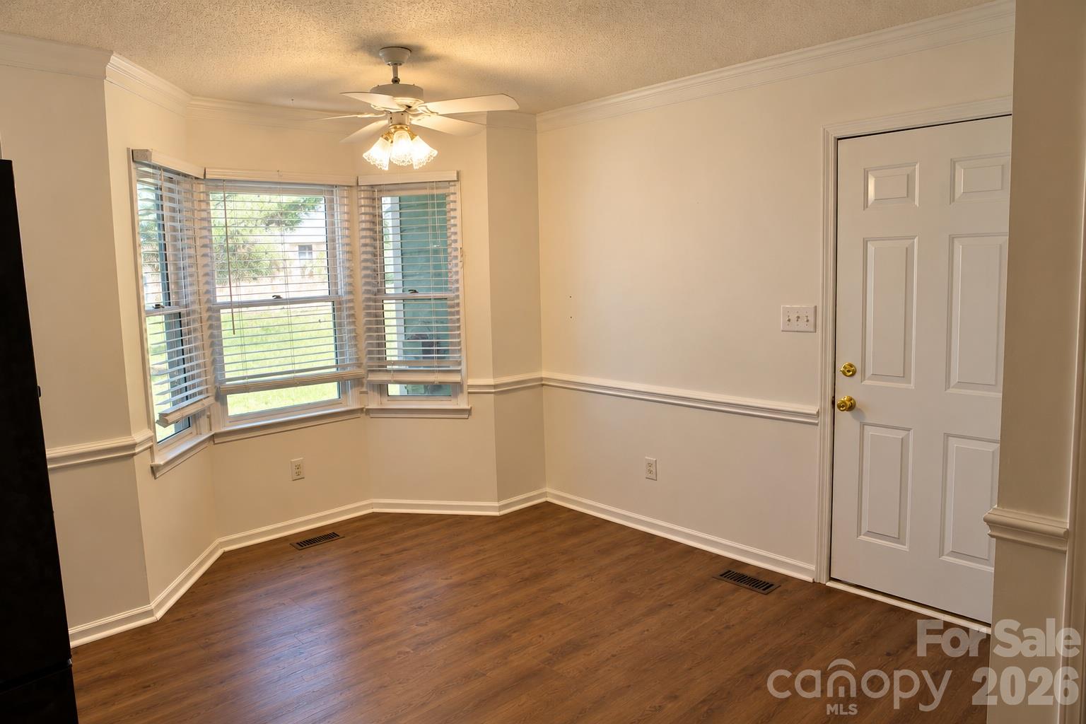 Single Family Residence at 101 Antelope Drive, Mount Holly, photo 16 of 31