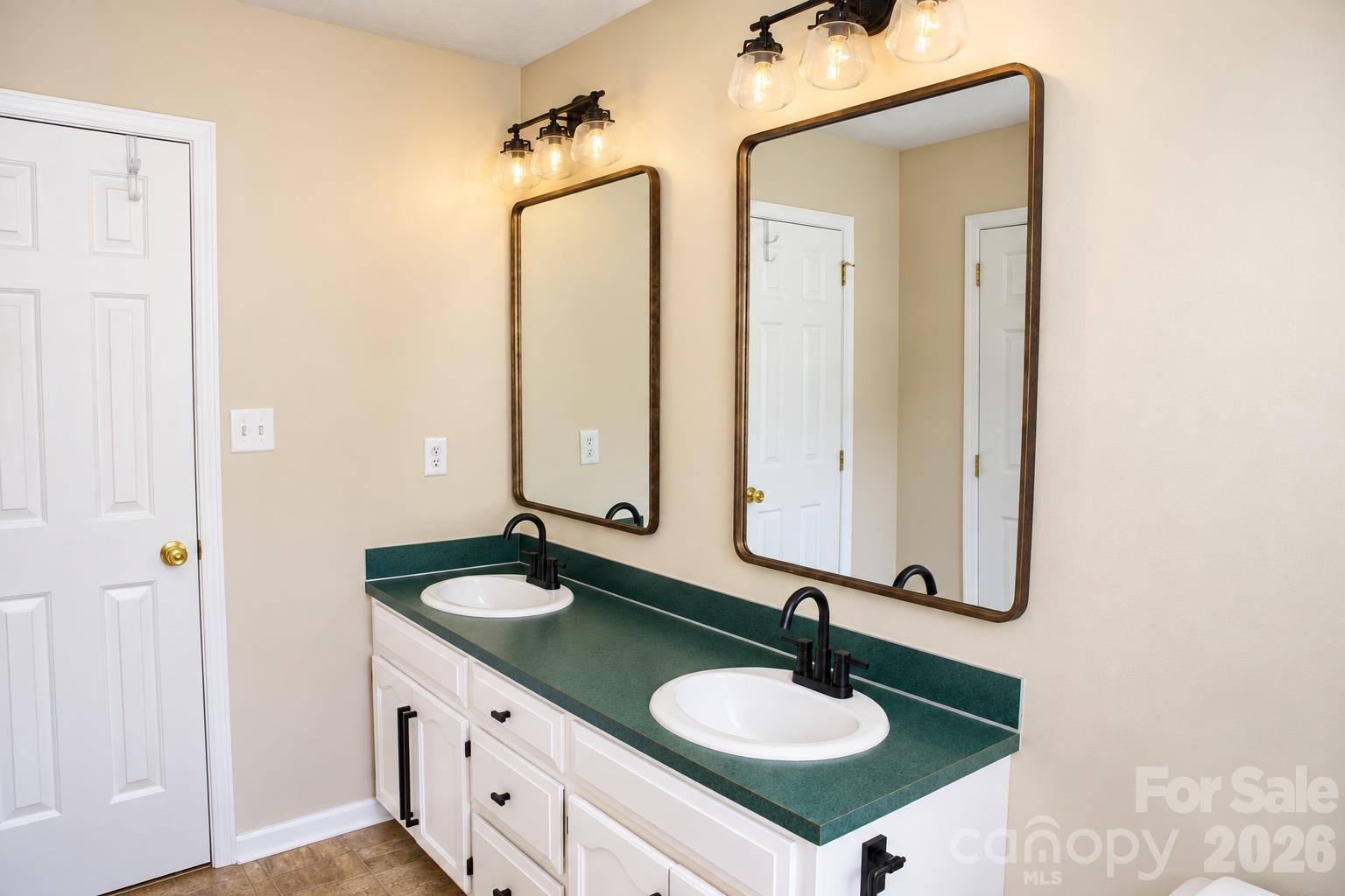 Single Family Residence at 101 Antelope Drive, Mount Holly, photo 28 of 31