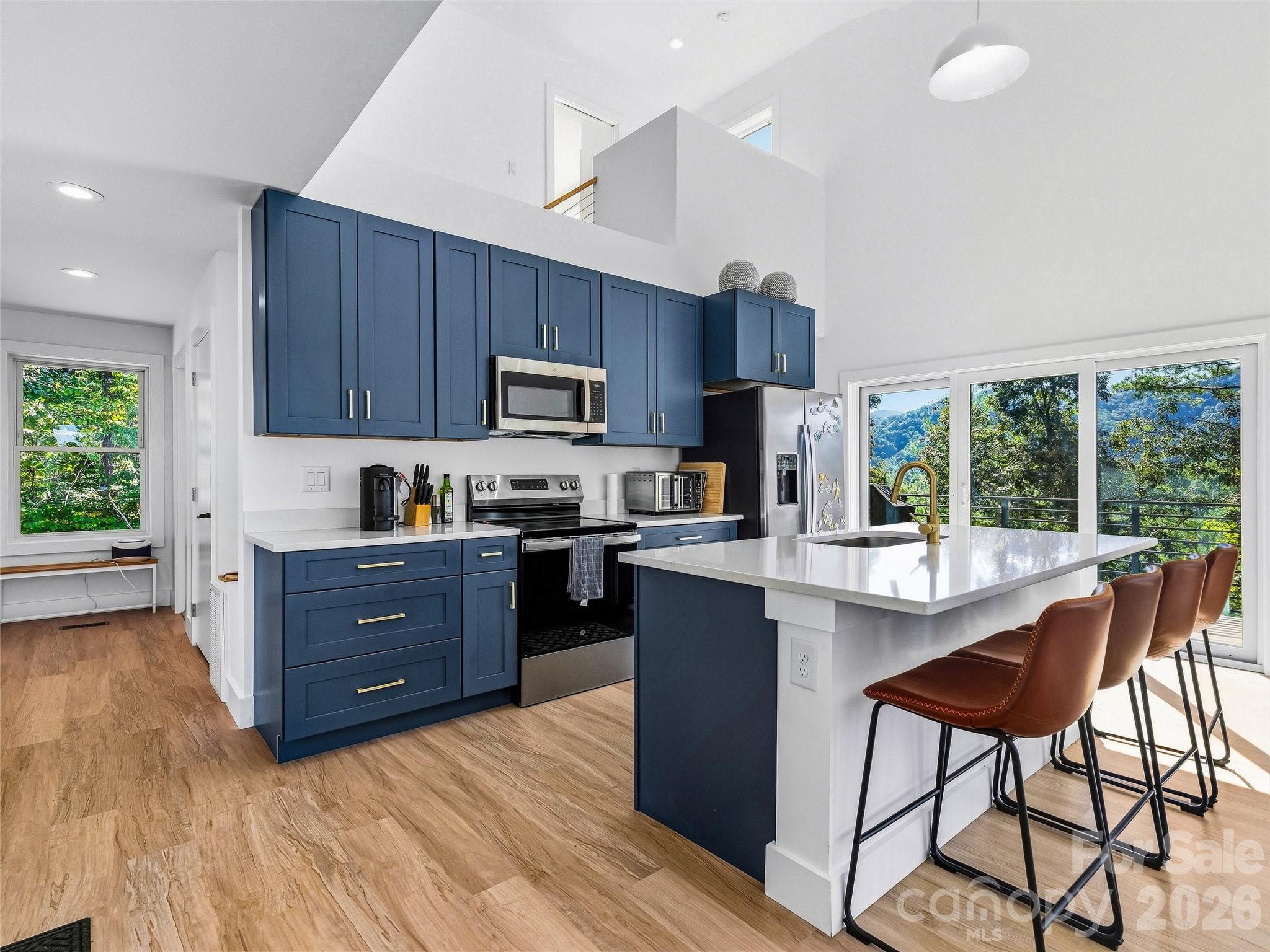Single Family Residence at 700 Sunnyside Drive, Marshall, photo 5 of 35