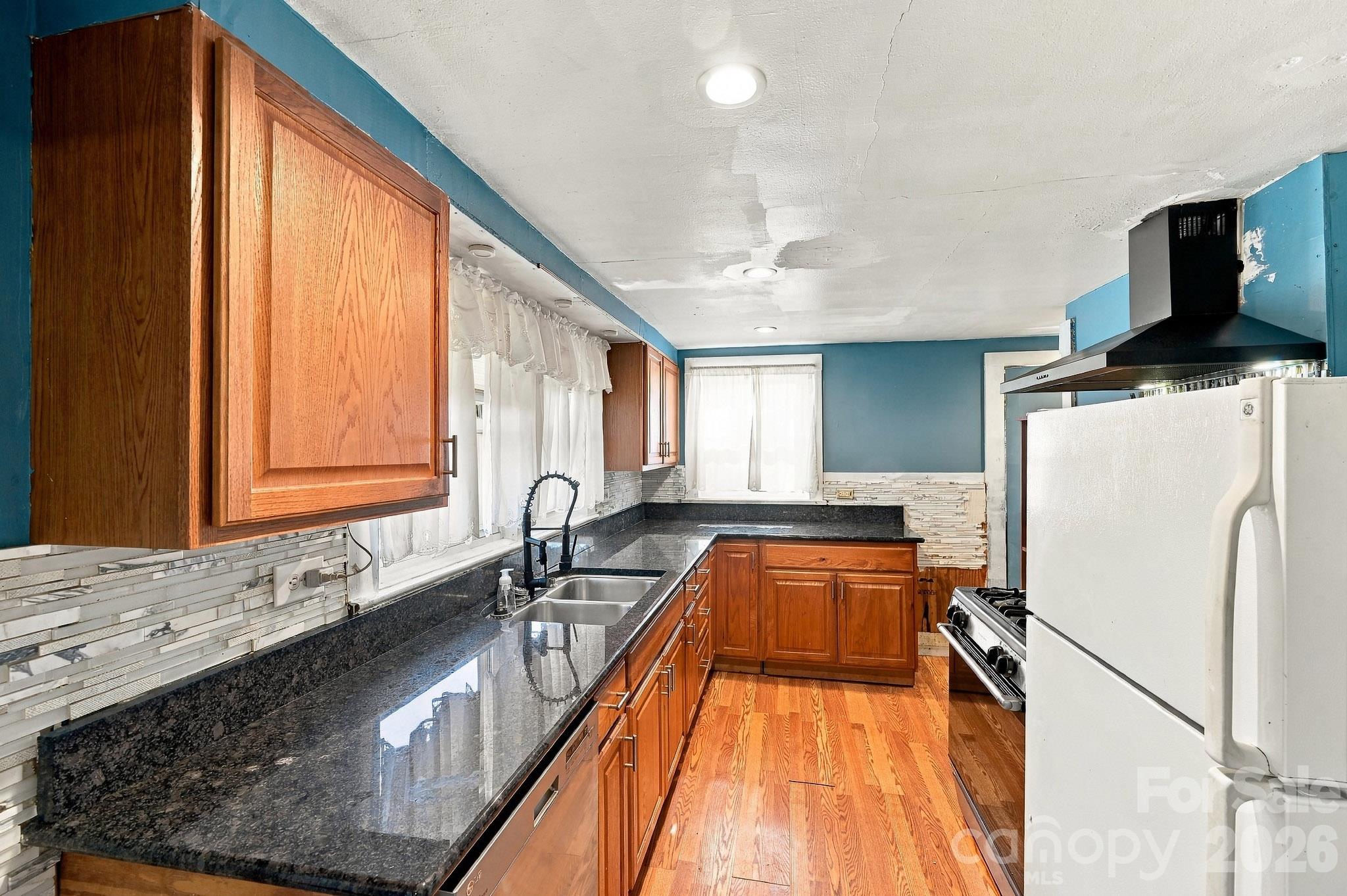 Single Family Residence at 194 Logan Avenue, Asheville, photo 7 of 36