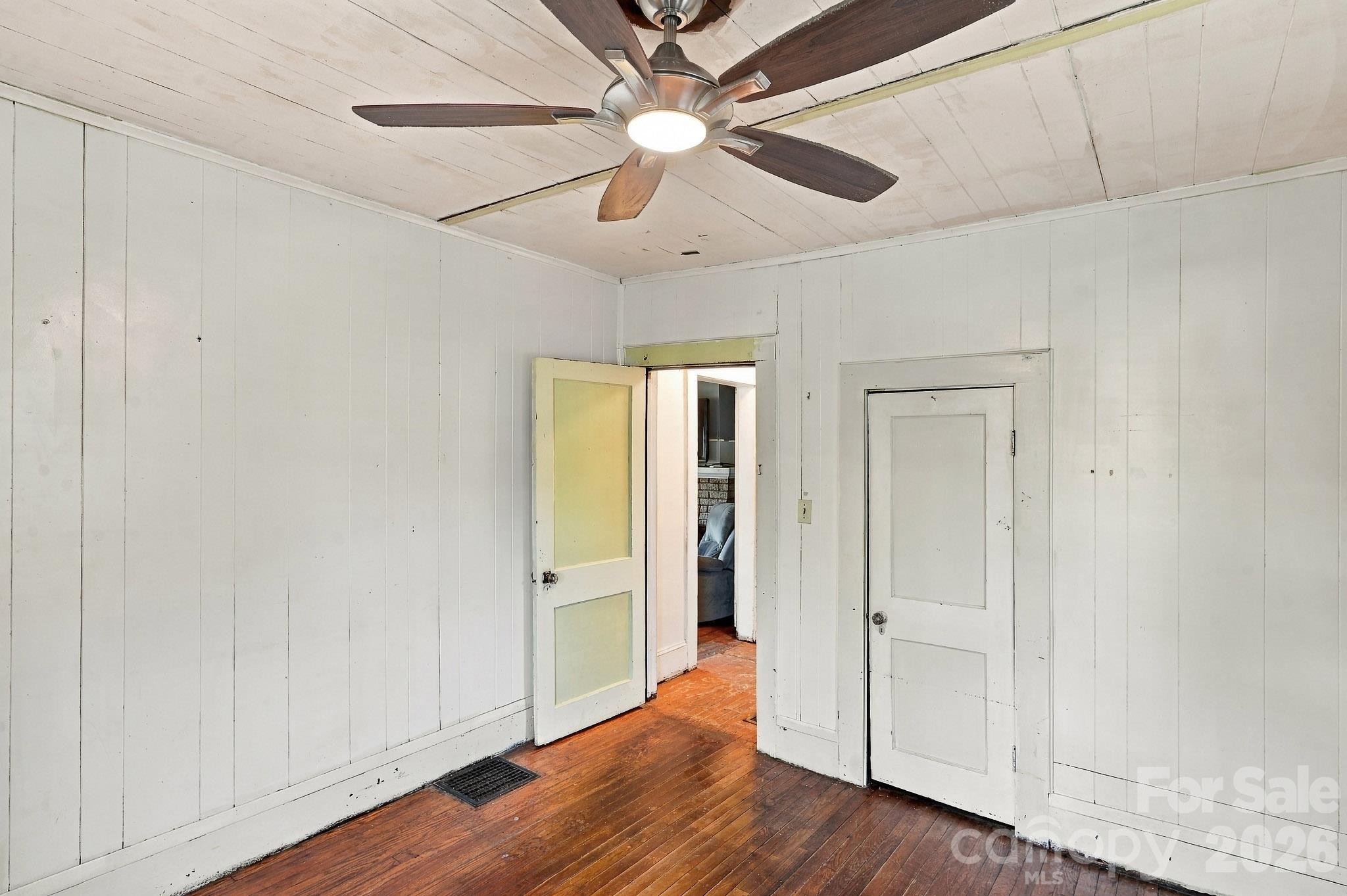 Single Family Residence at 194 Logan Avenue, Asheville, photo 16 of 36
