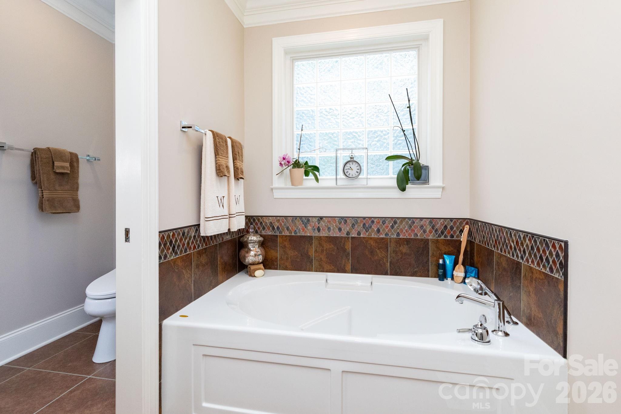 Primary Bathroom - 47 Drakes Meadow Lane, Arden
