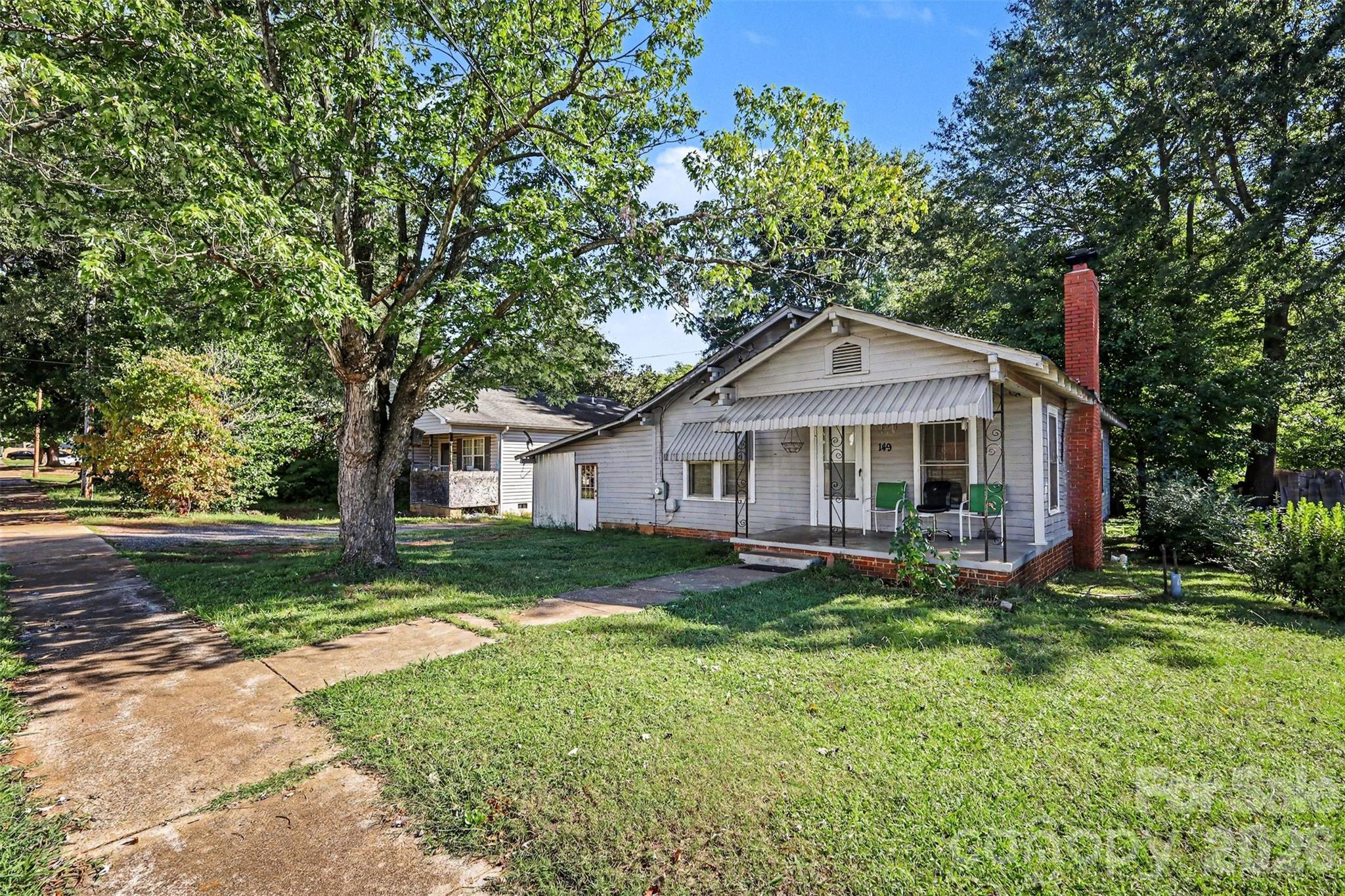 Single Family Residence at 149 Woodlawn Drive, Statesville, photo 2 of 26