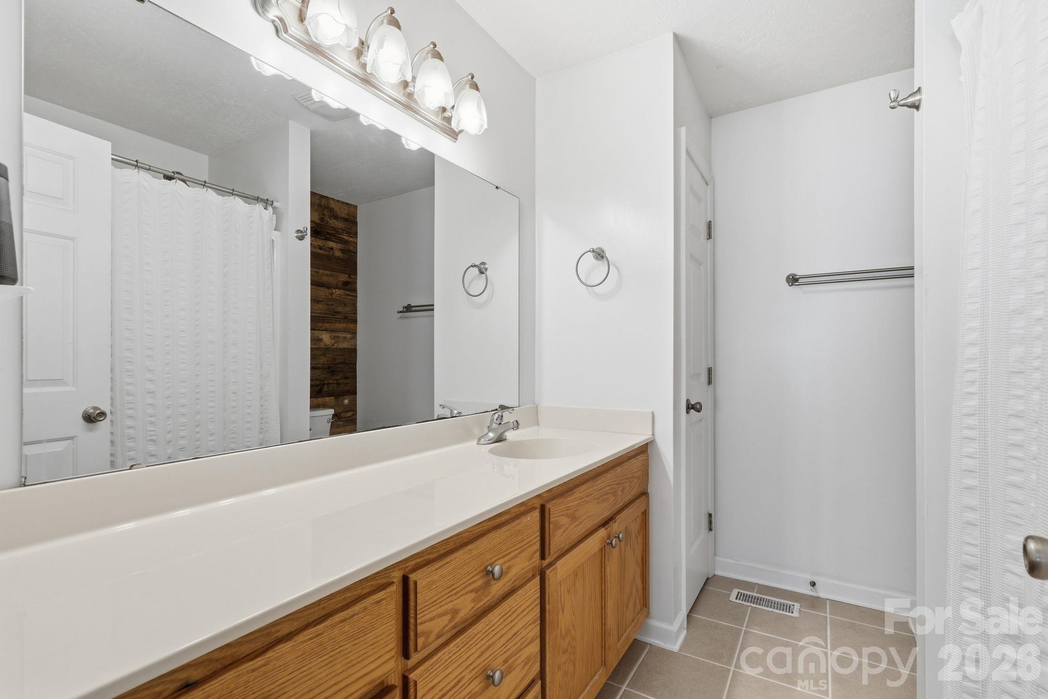Single Family Residence at 2455 Fay Jones Road, Denver, photo 20 of 39
