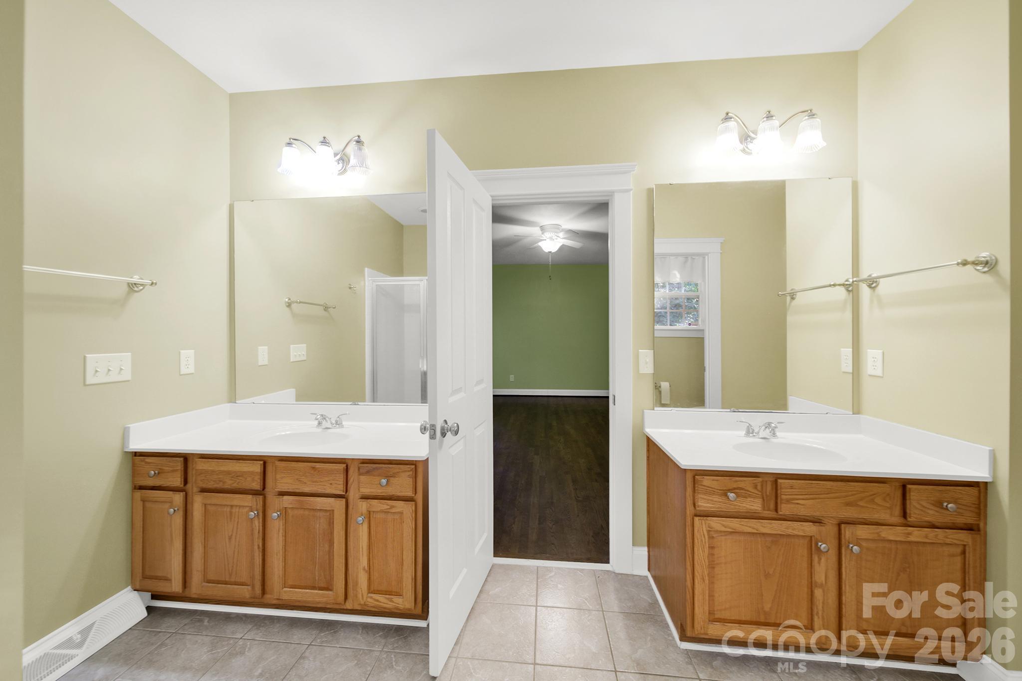 primary bath - 1512 Calvin Hal Road, Lake Wylie
