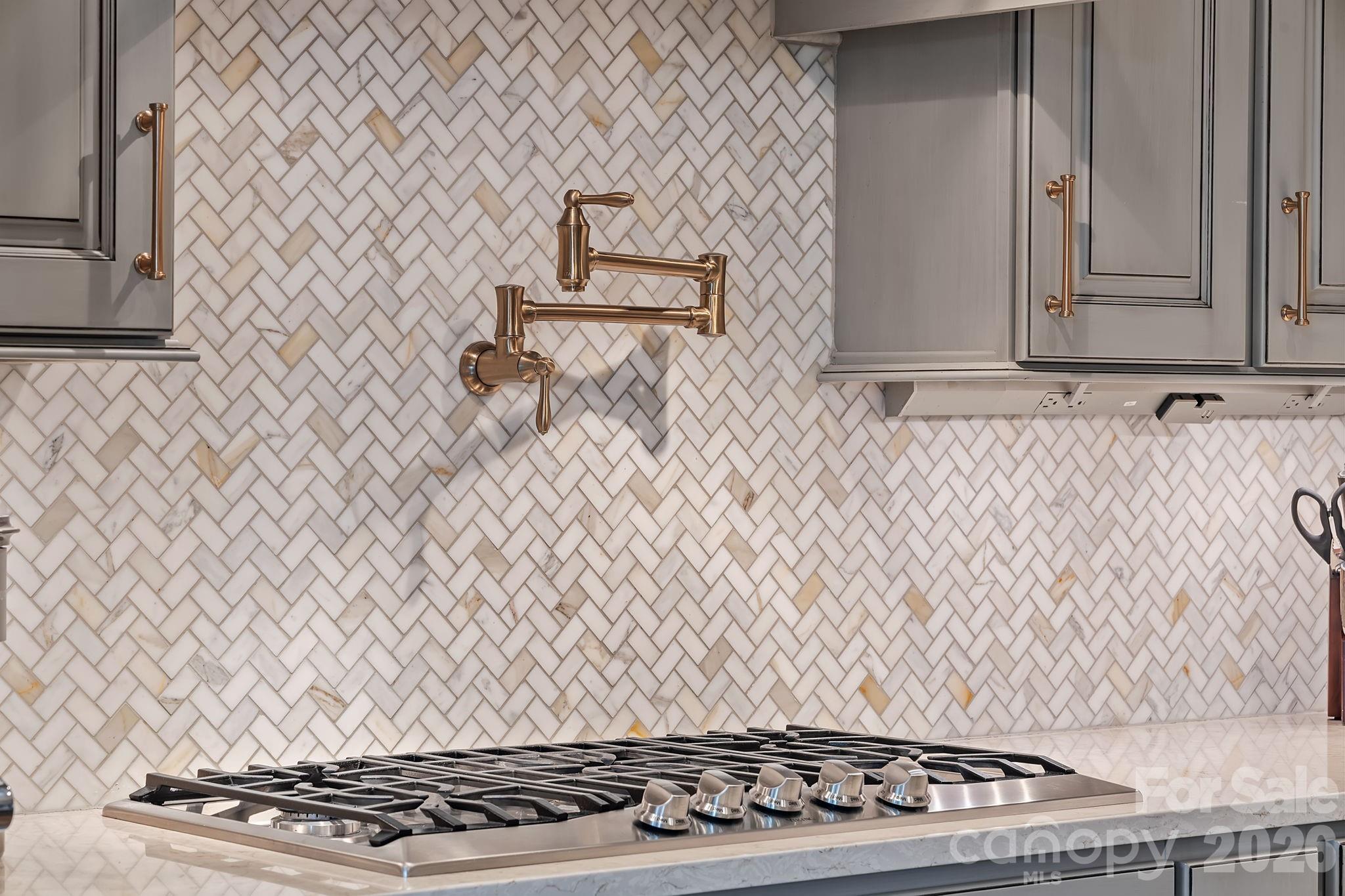 Imported Marble Backsplash - 64 Water Hill Way, Fletcher