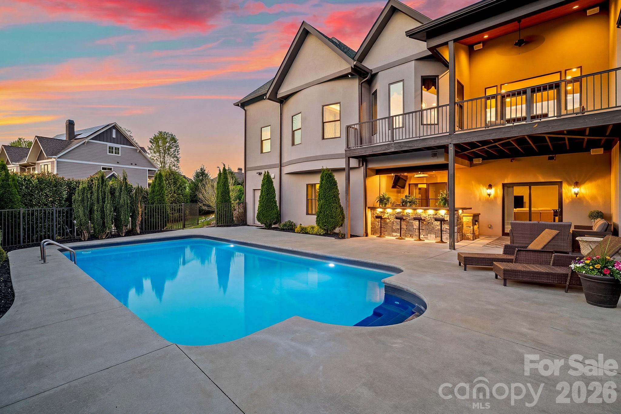 Heated Saltwater Pool - 64 Water Hill Way, Fletcher