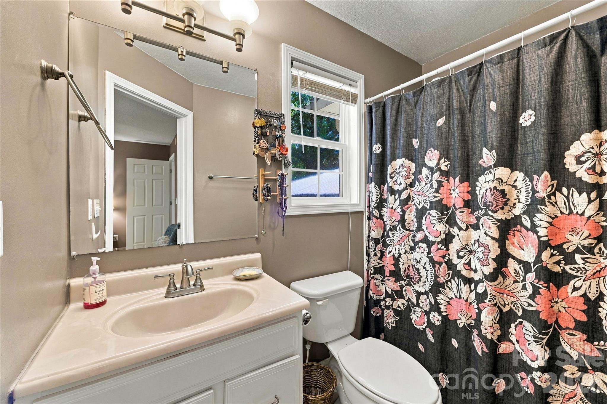 Primary bathroom - 8 Maltese Lane, Weaverville