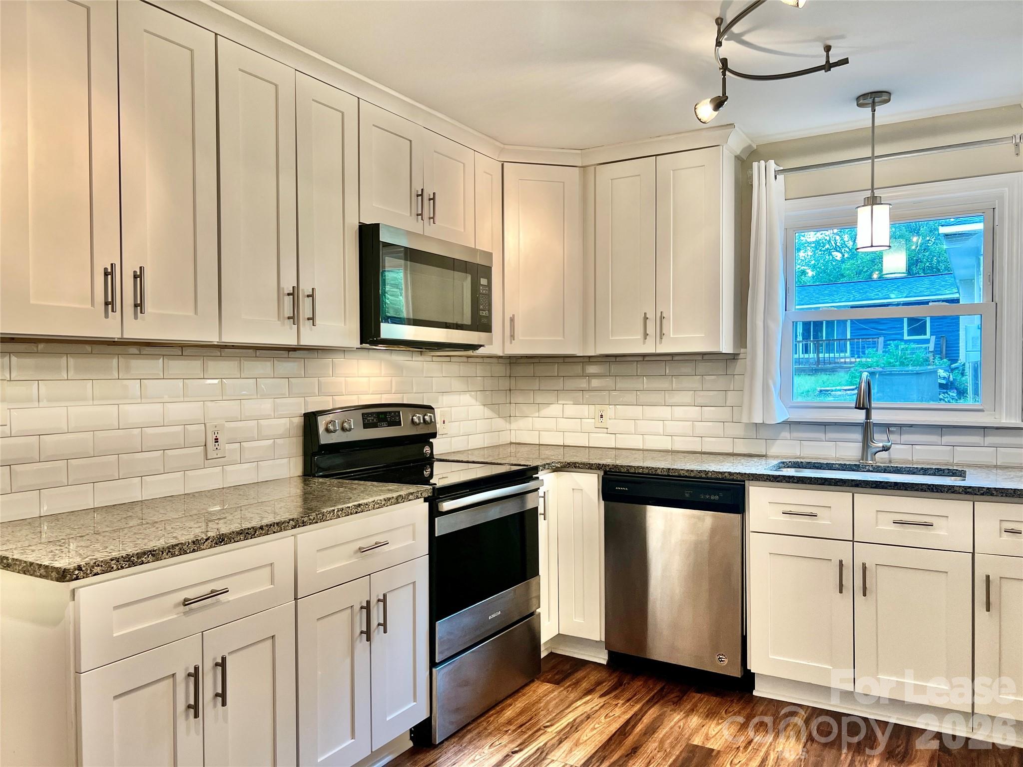 Single Family Residence at 2117 Tarlton Drive, Matthews, photo 2 of 31