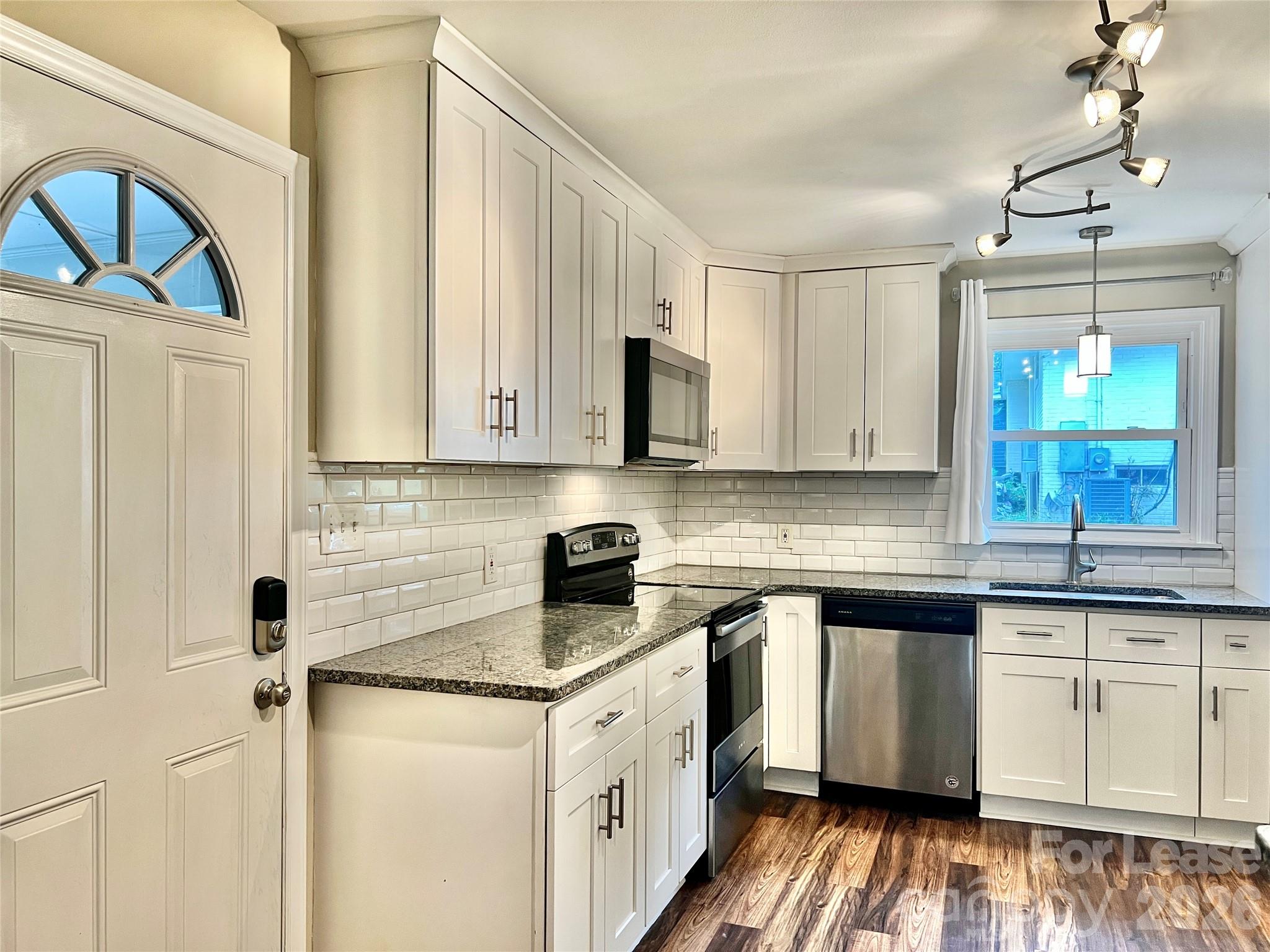 Single Family Residence at 2117 Tarlton Drive, Matthews, photo 4 of 31
