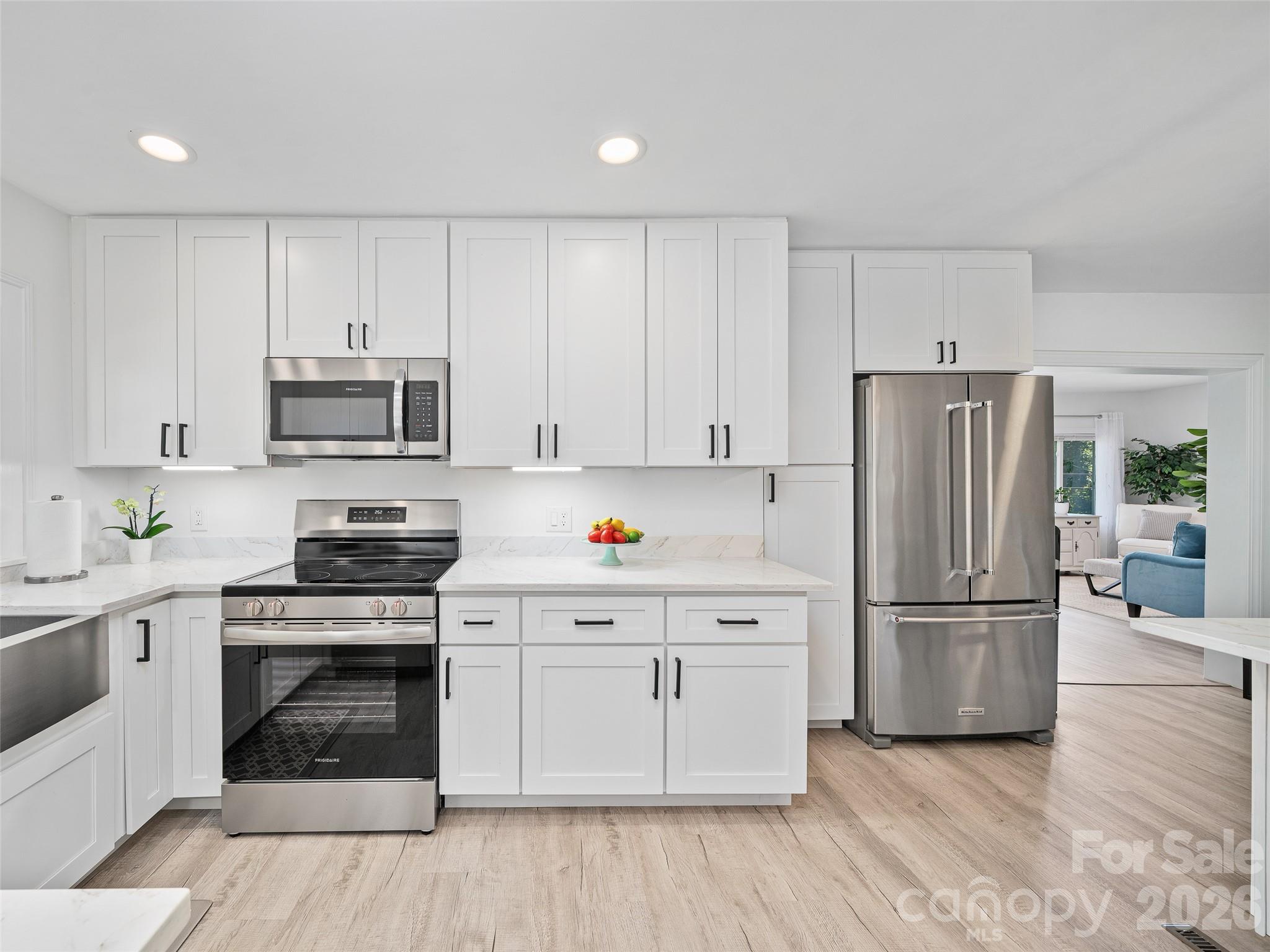 Single Family Residence at 24 Blessing Way, Burnsville, photo 10 of 26