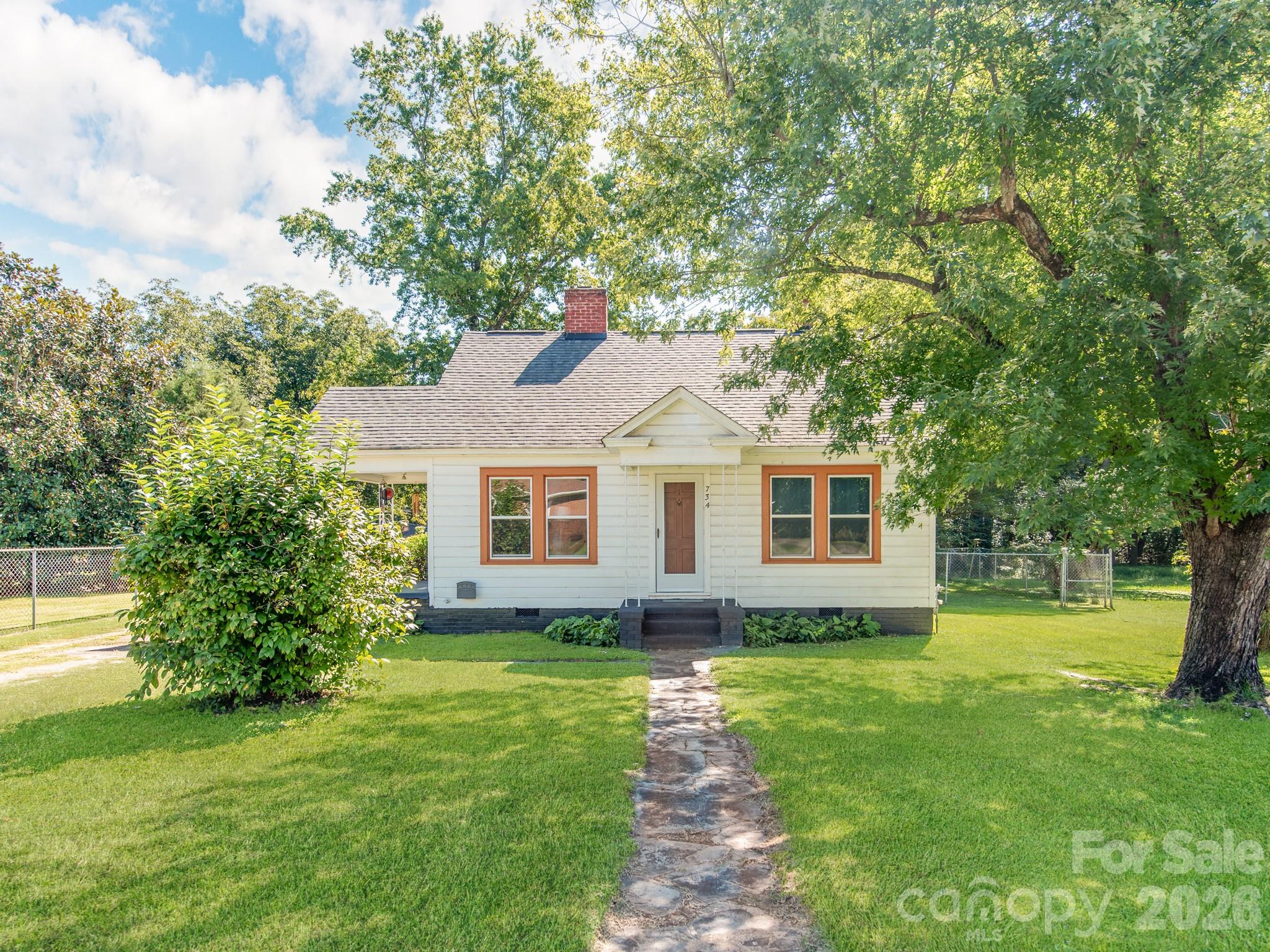 Single Family Residence at 734 Tanglewood Drive, Salisbury, photo 2 of 26